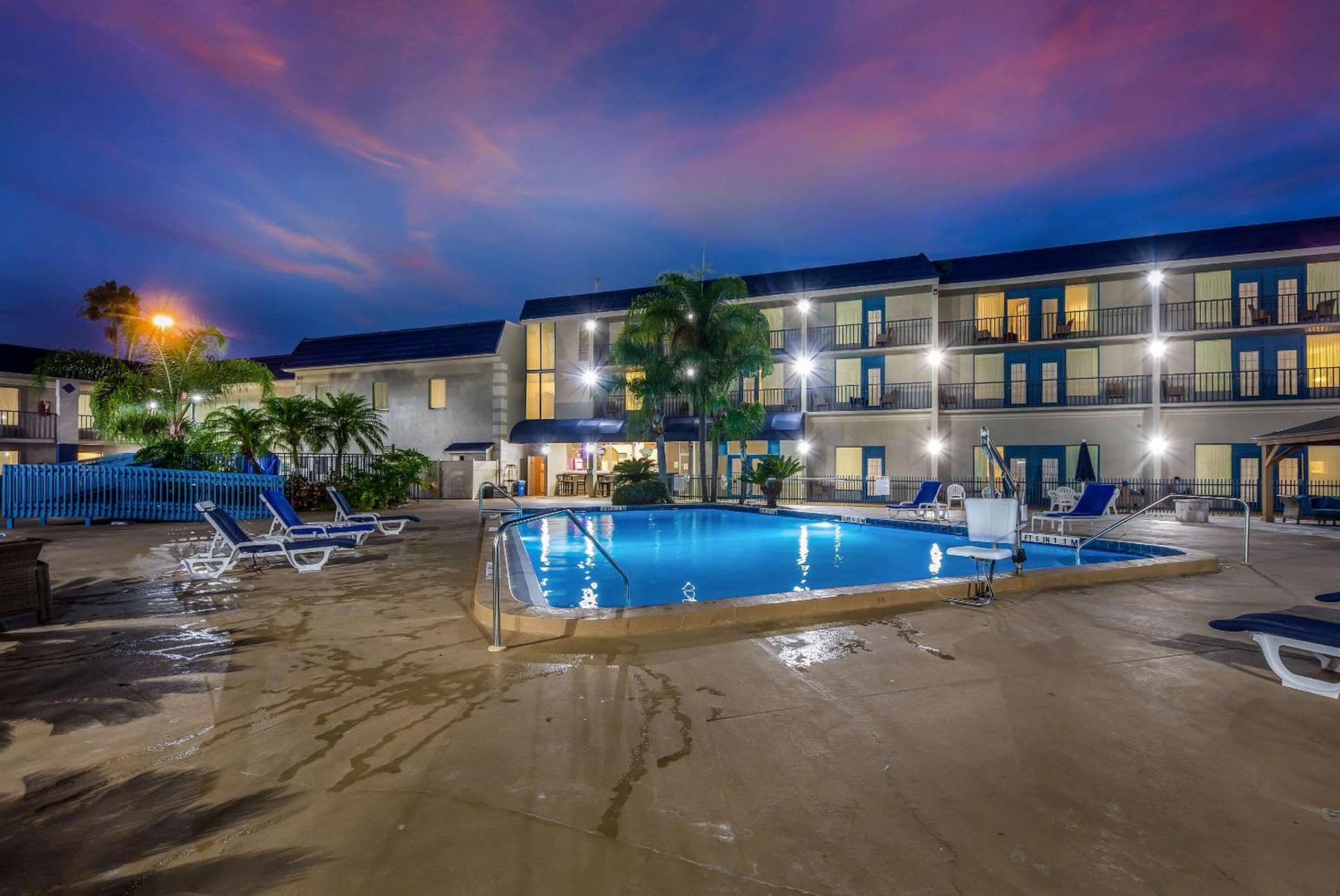 Clarion Inn & Suites Central Clearwater Beach gallery photo in Clearwater, FL — image 30