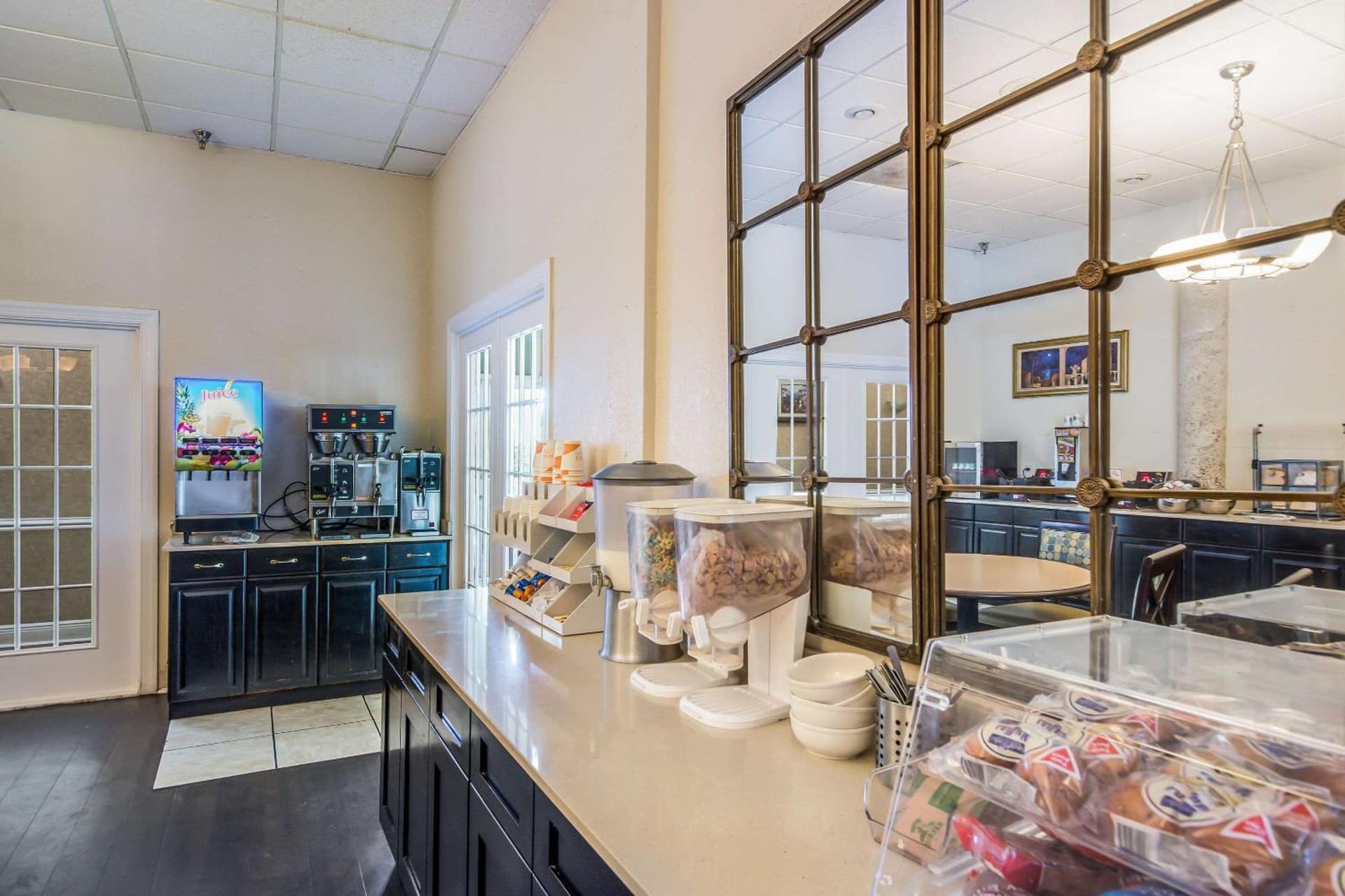Clarion Inn & Suites Central Clearwater Beach gallery photo in Clearwater, FL — image 14