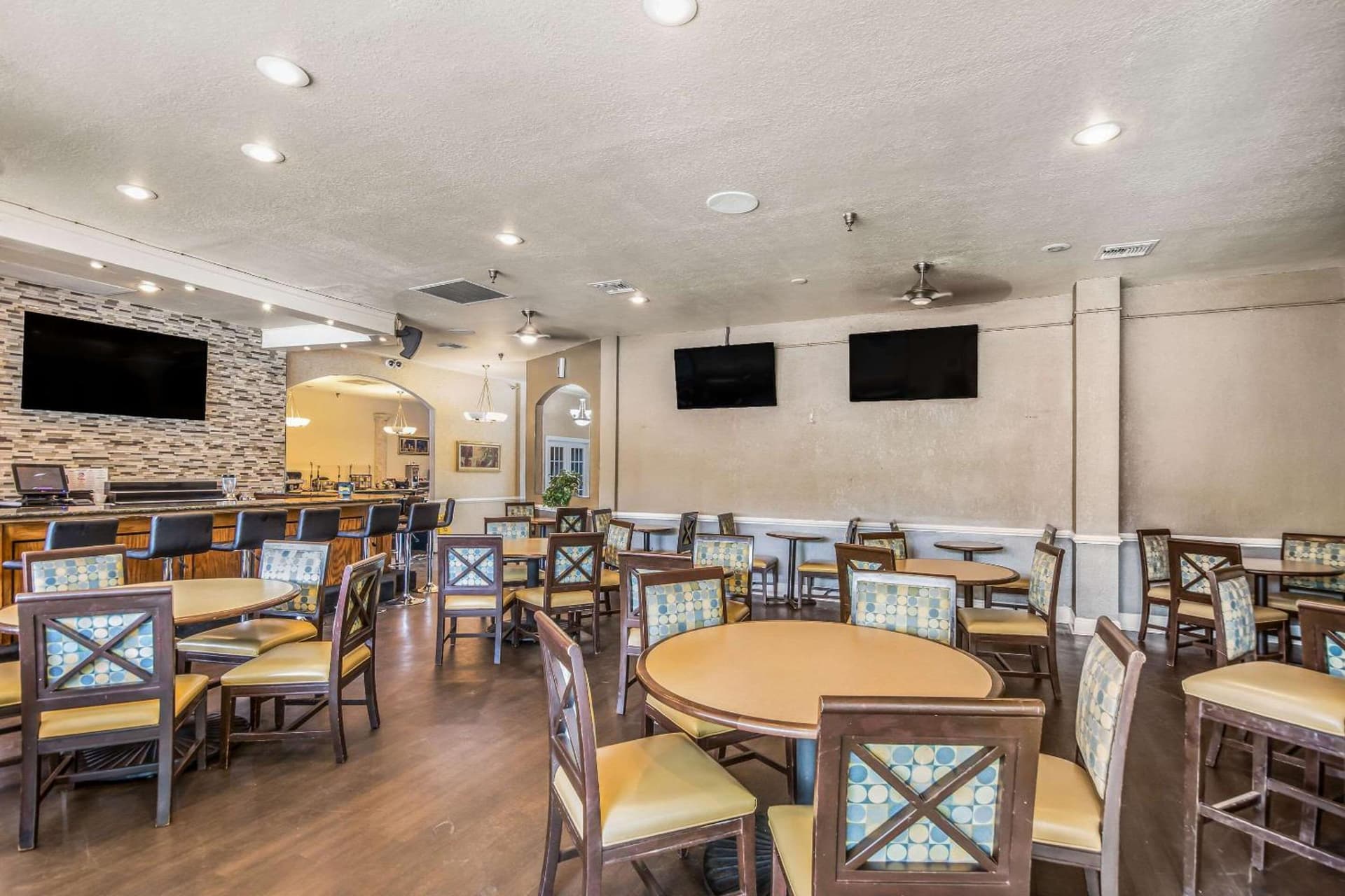 Clarion Inn & Suites Central Clearwater Beach gallery photo in Clearwater, FL — image 31