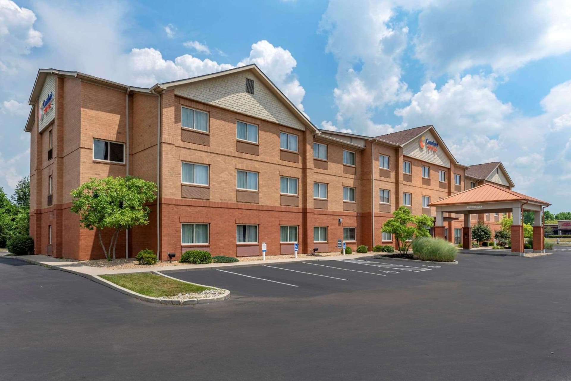 Comfort Suites Mason near Kings Island interior in Mason, OH — gallery photo 2