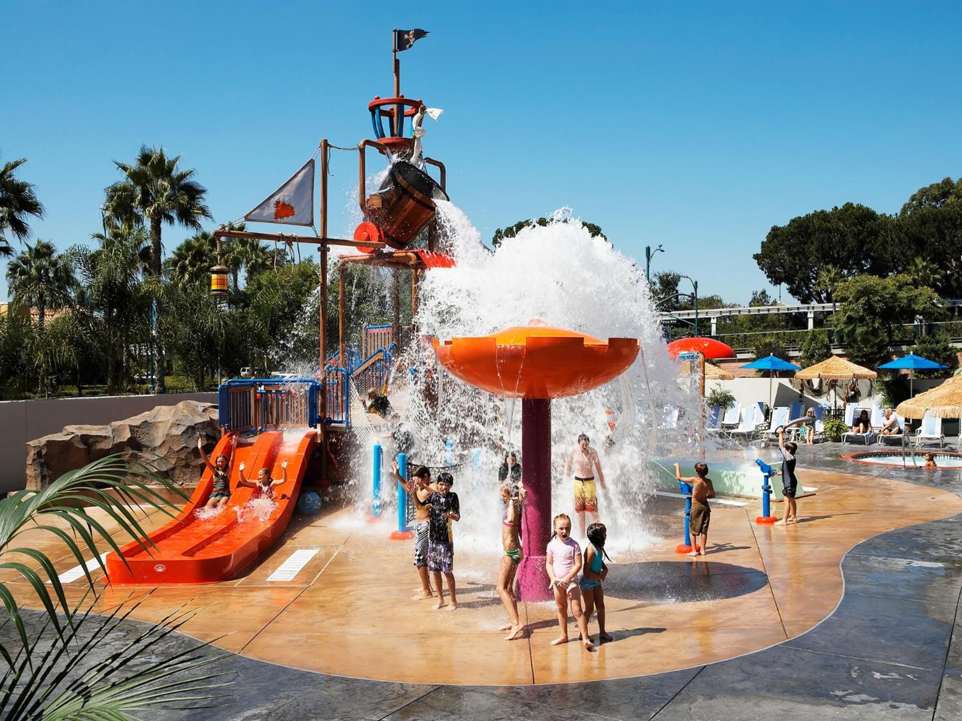 Howard Johnson by Wyndham Anaheim Hotel and Water Playground gallery photo in Anaheim, CA — image 4