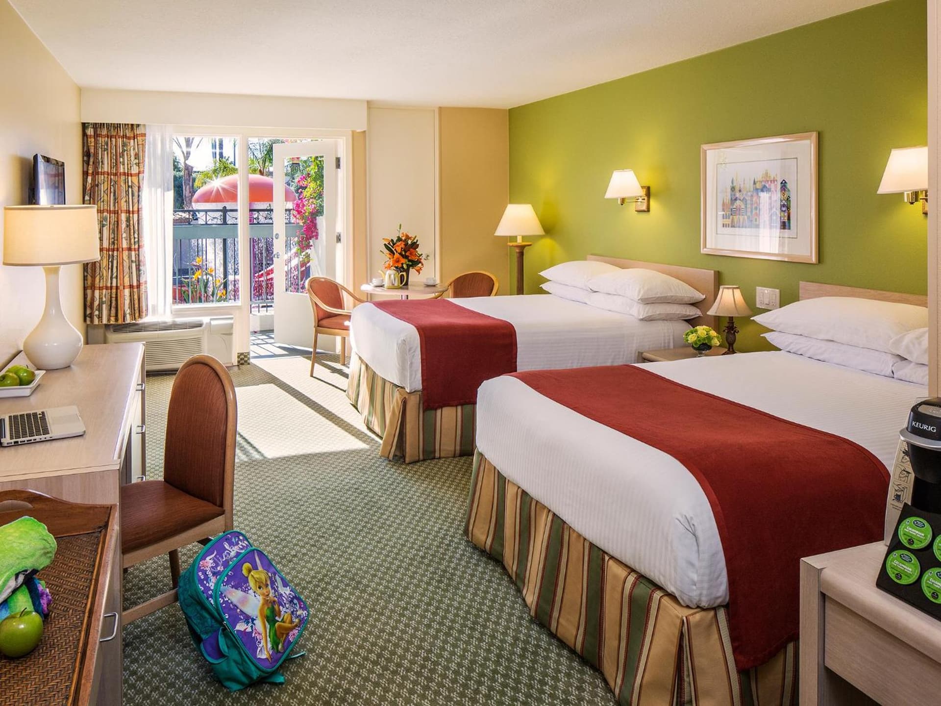Howard Johnson by Wyndham Anaheim Hotel and Water Playground gallery photo in Anaheim, CA — image 99