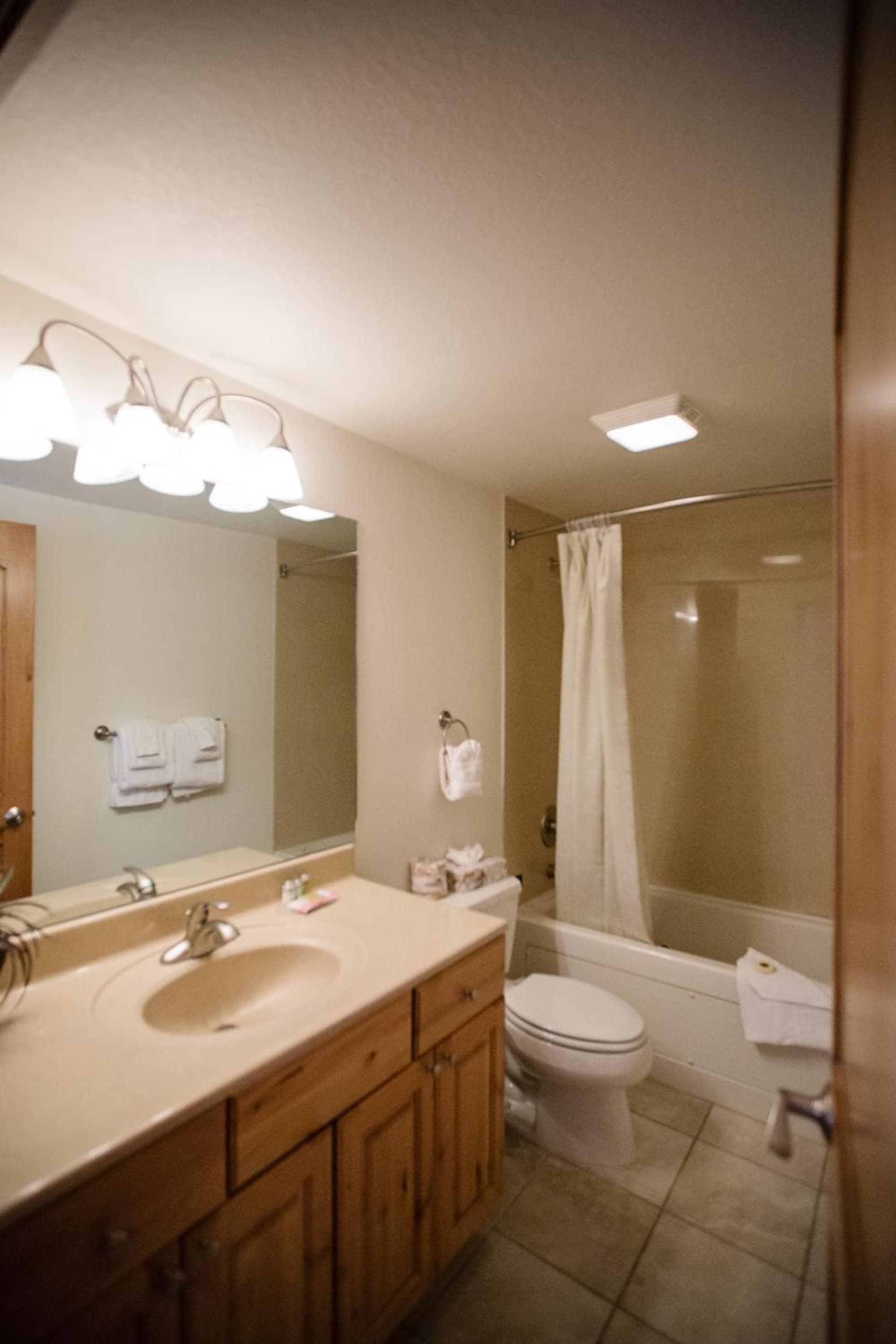 Twin Peaks Lodge & Hot Springs interior in Ouray, CO — gallery photo 2