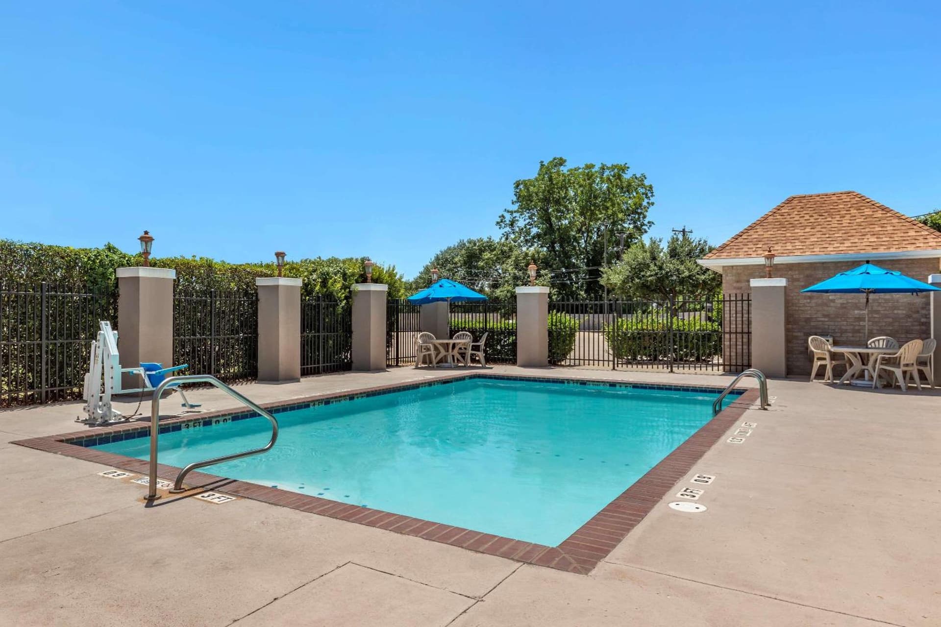 Comfort Suites Waco Near University Area gallery photo in Waco, TX — image 21