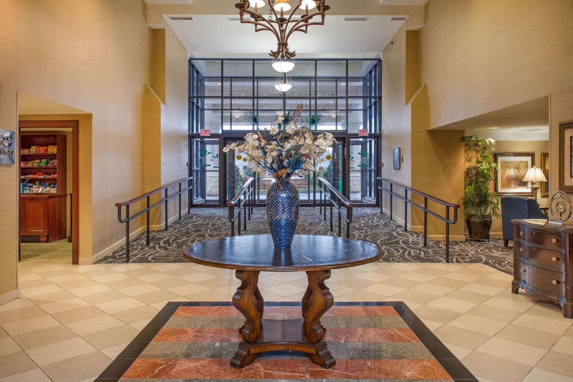 Clarion Collection Hotel Arlington Court Suites interior in Arlington, VA — gallery photo 2