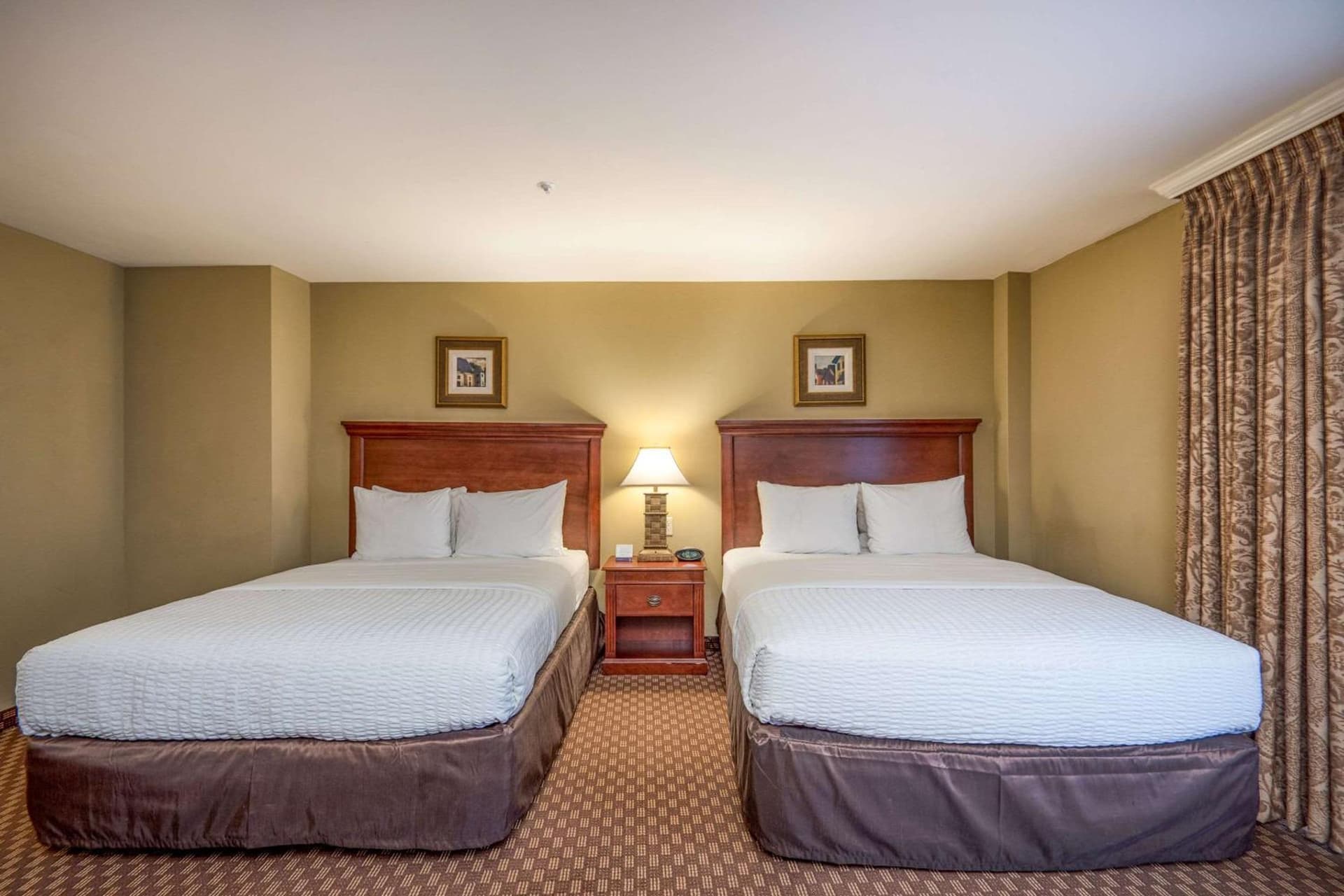 Clarion Collection Hotel Arlington Court Suites gallery photo in Arlington, VA — image 48