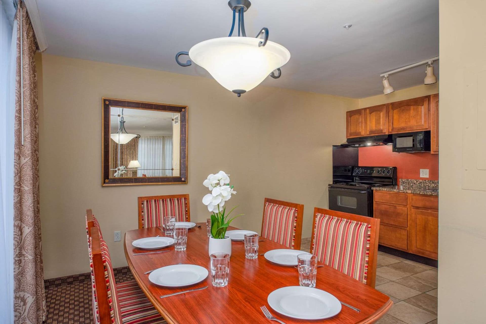 Clarion Collection Hotel Arlington Court Suites gallery photo in Arlington, VA — image 39