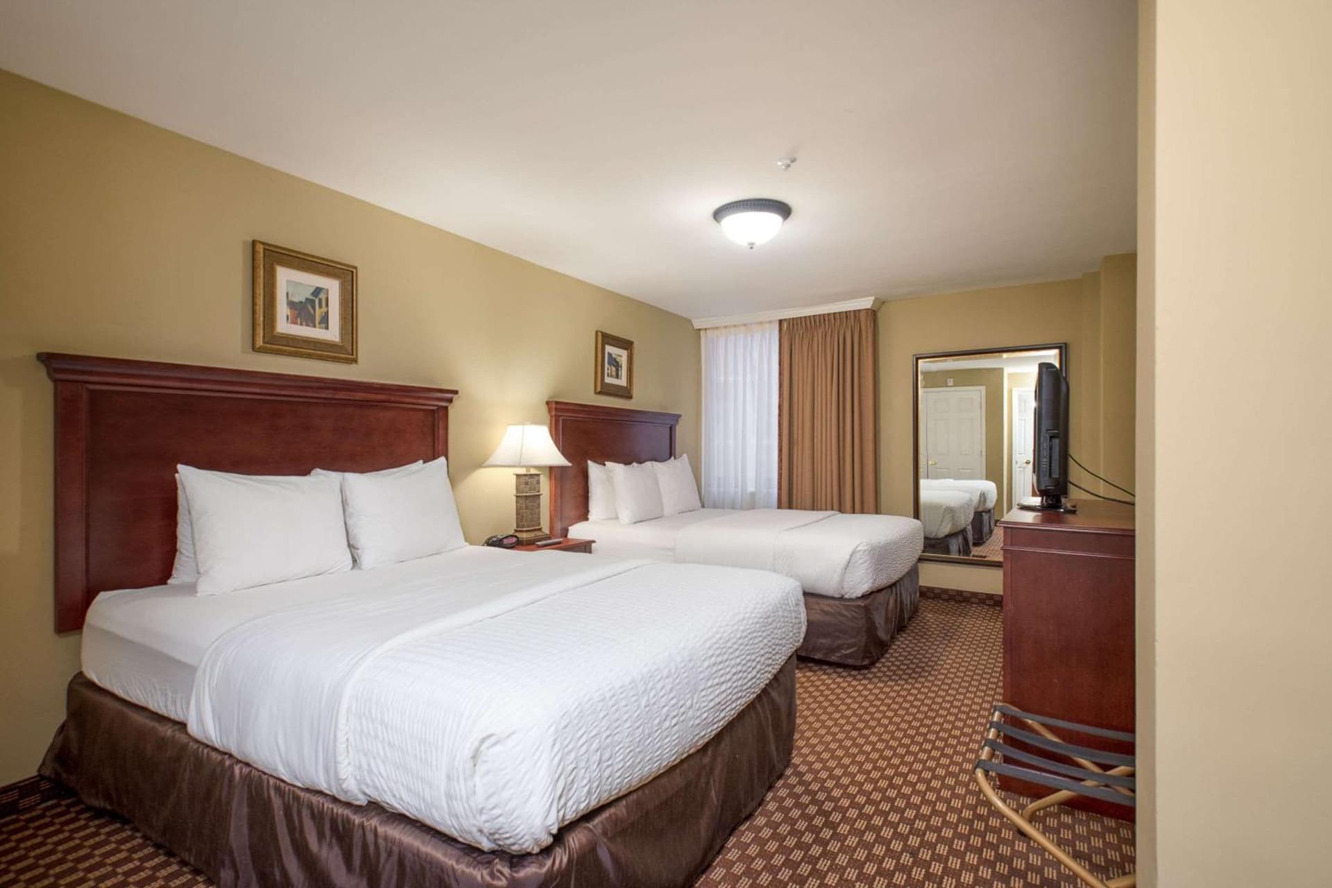 Clarion Collection Hotel Arlington Court Suites gallery photo in Arlington, VA — image 10