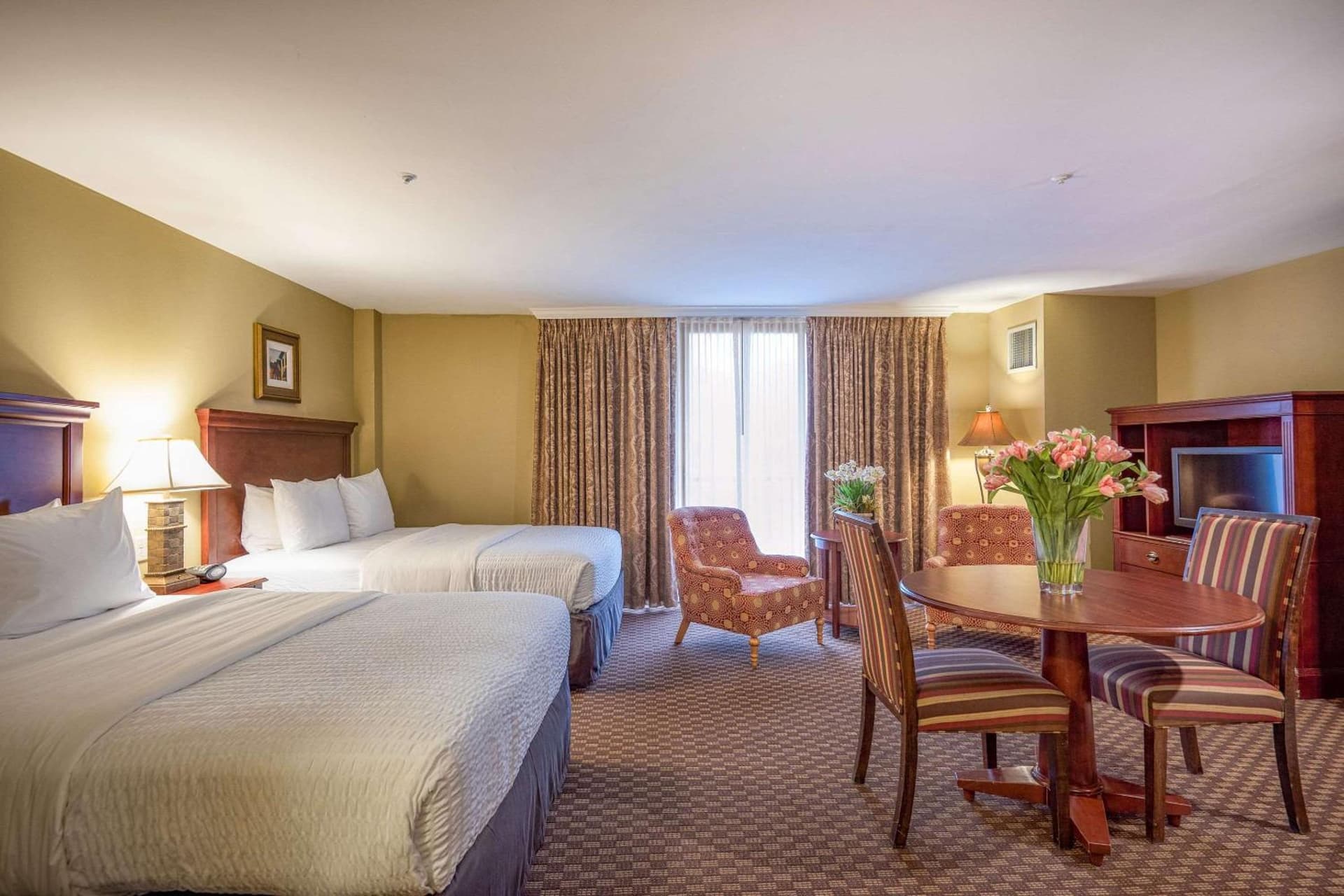 Clarion Collection Hotel Arlington Court Suites gallery photo in Arlington, VA — image 29