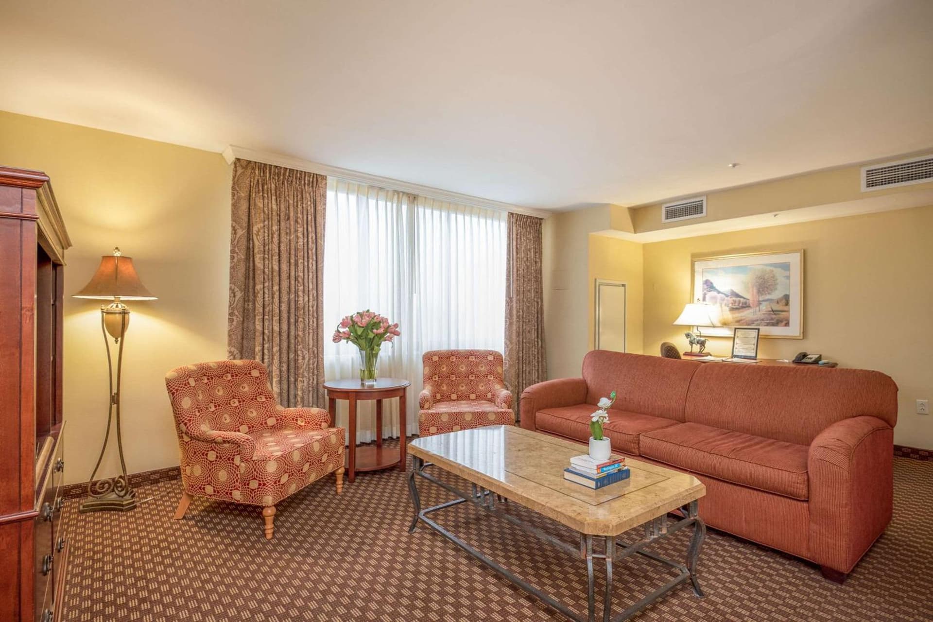 Clarion Collection Hotel Arlington Court Suites gallery photo in Arlington, VA — image 11