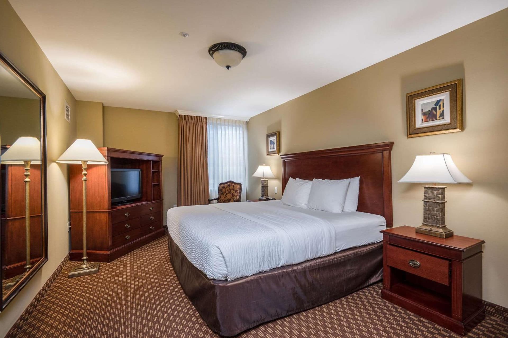 Clarion Collection Hotel Arlington Court Suites gallery photo in Arlington, VA — image 47