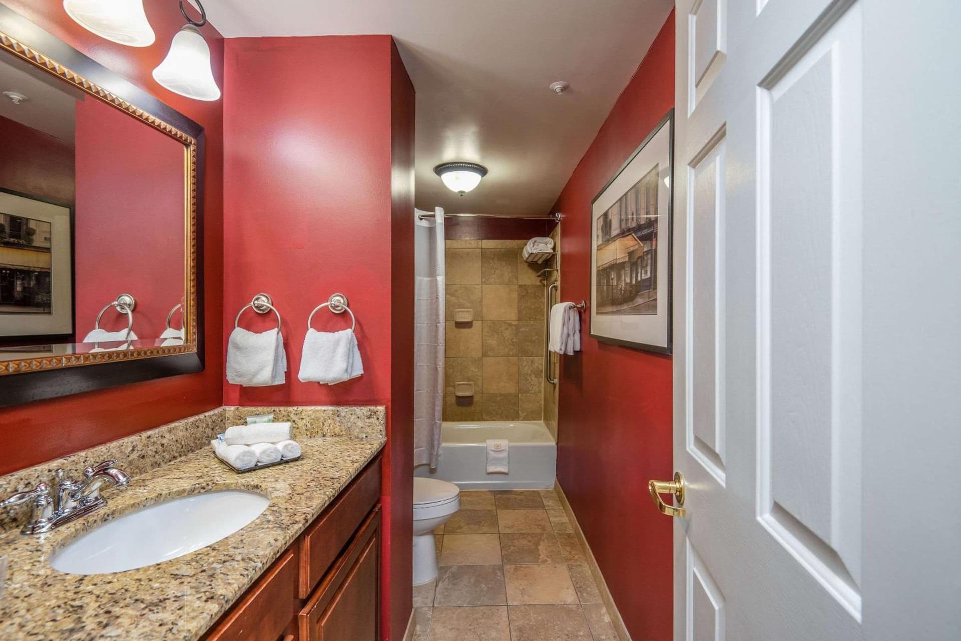 Clarion Collection Hotel Arlington Court Suites gallery photo in Arlington, VA — image 40