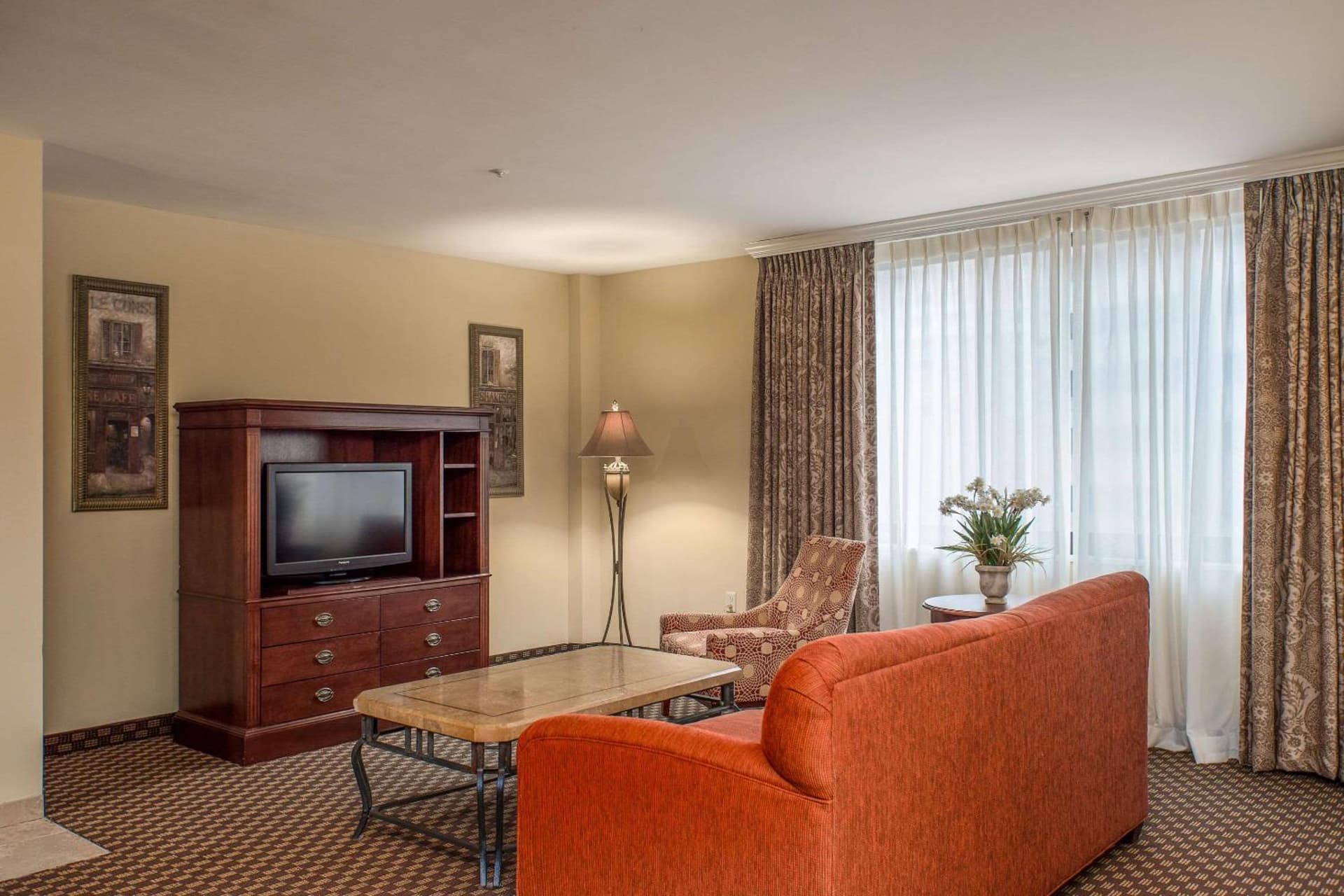 Clarion Collection Hotel Arlington Court Suites gallery photo in Arlington, VA — image 46