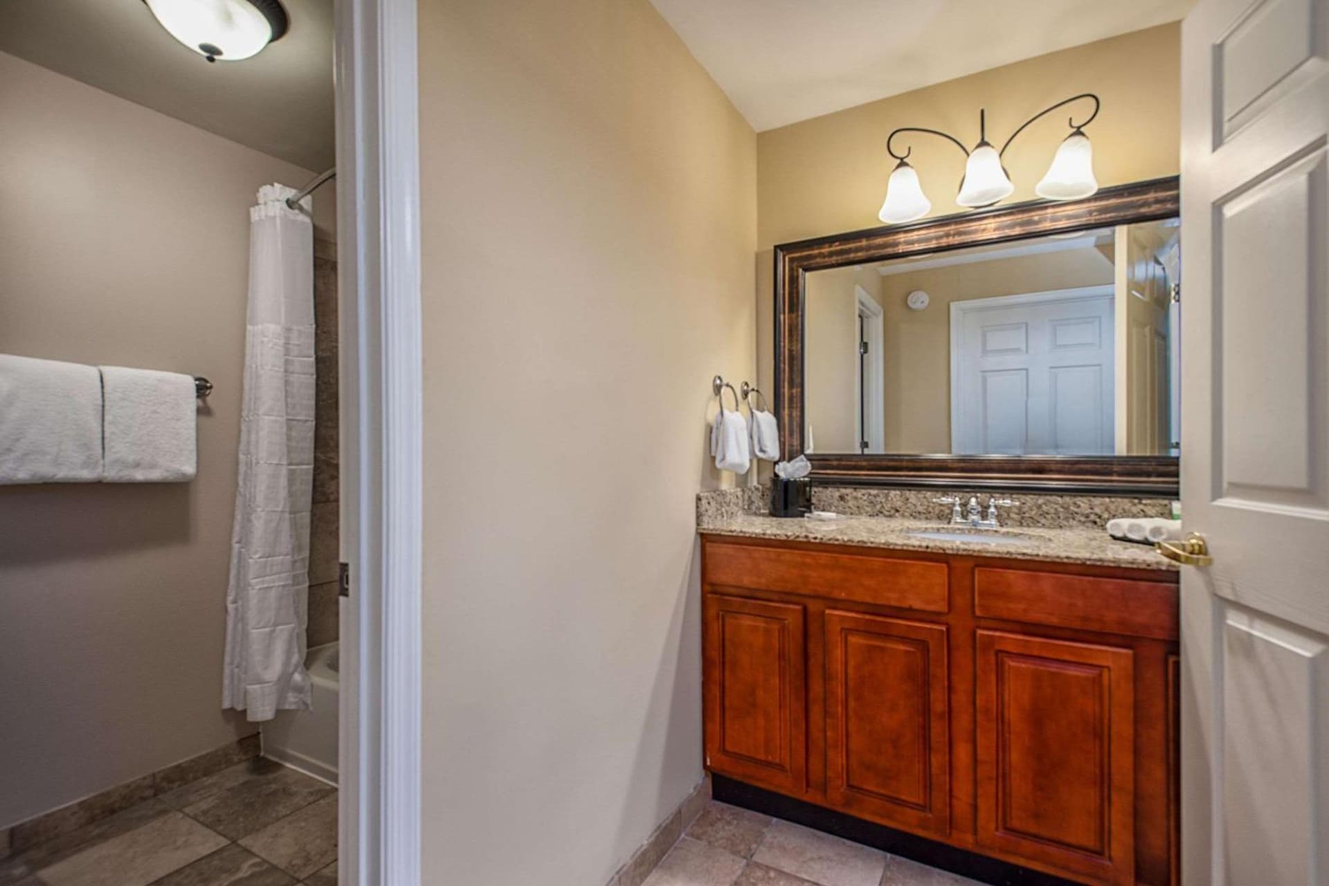 Clarion Collection Hotel Arlington Court Suites gallery photo in Arlington, VA — image 45