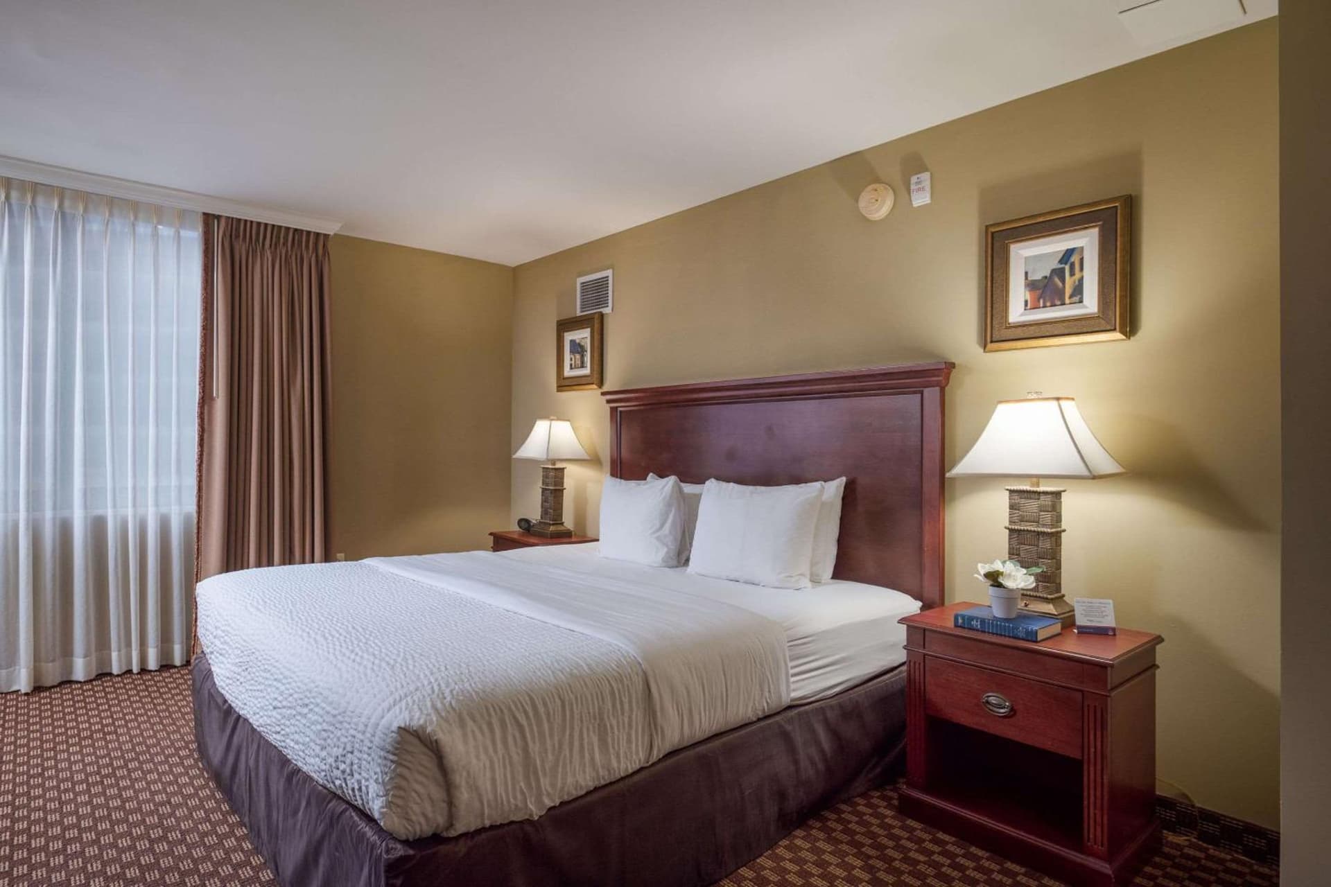 Clarion Collection Hotel Arlington Court Suites gallery photo in Arlington, VA — image 24