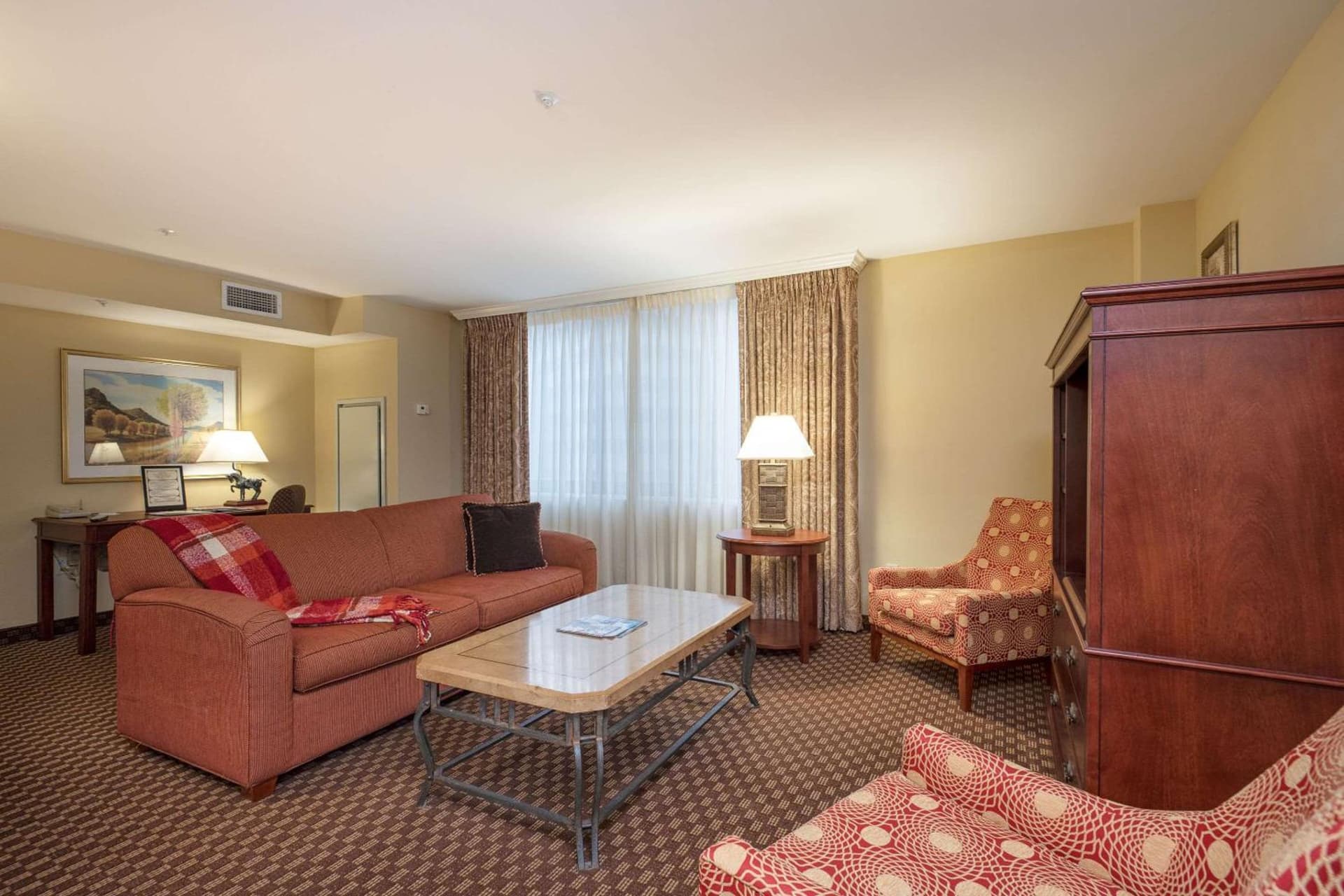 Clarion Collection Hotel Arlington Court Suites gallery photo in Arlington, VA — image 43