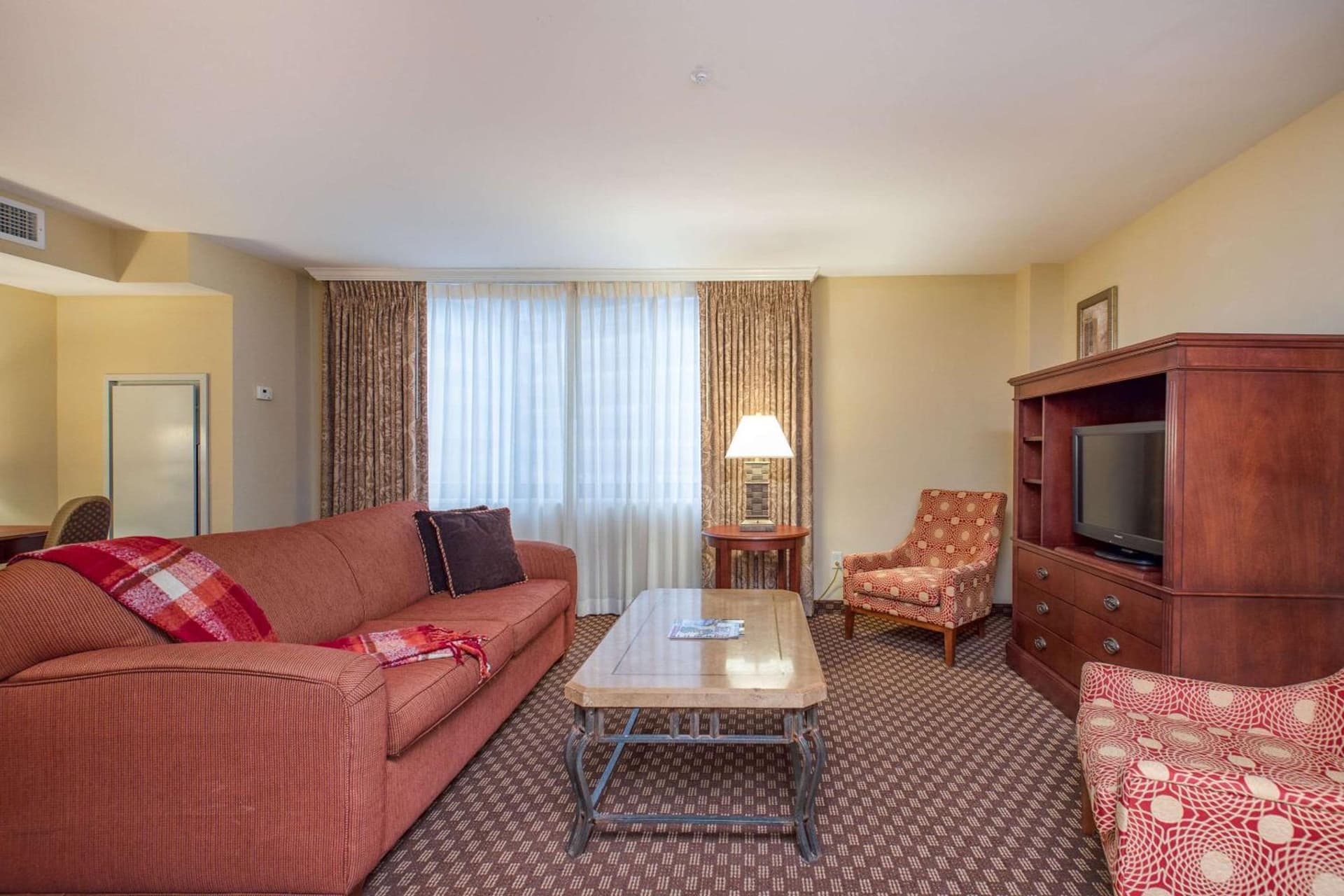 Clarion Collection Hotel Arlington Court Suites gallery photo in Arlington, VA — image 13