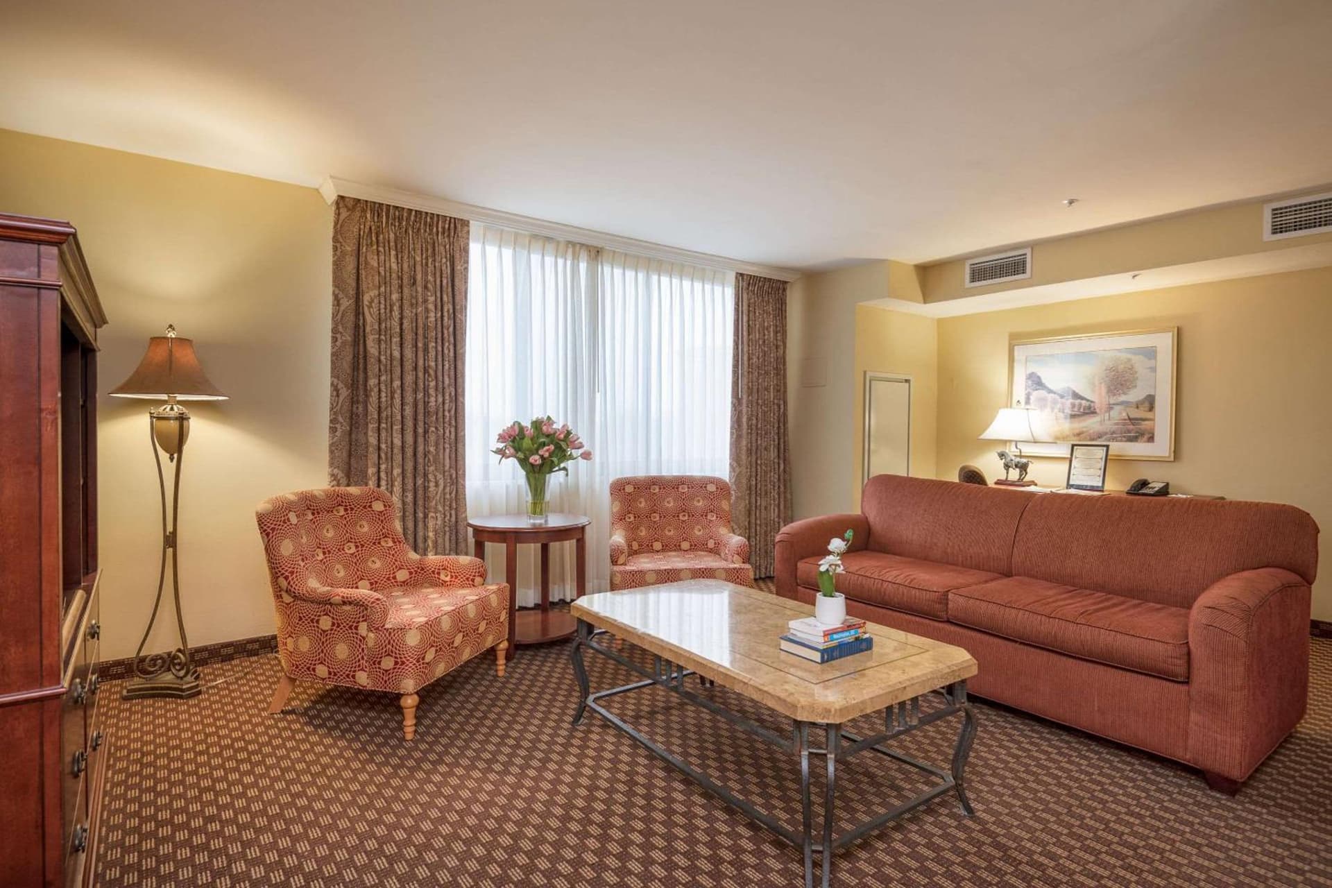 Clarion Collection Hotel Arlington Court Suites property views in Arlington, VA — gallery photo 3