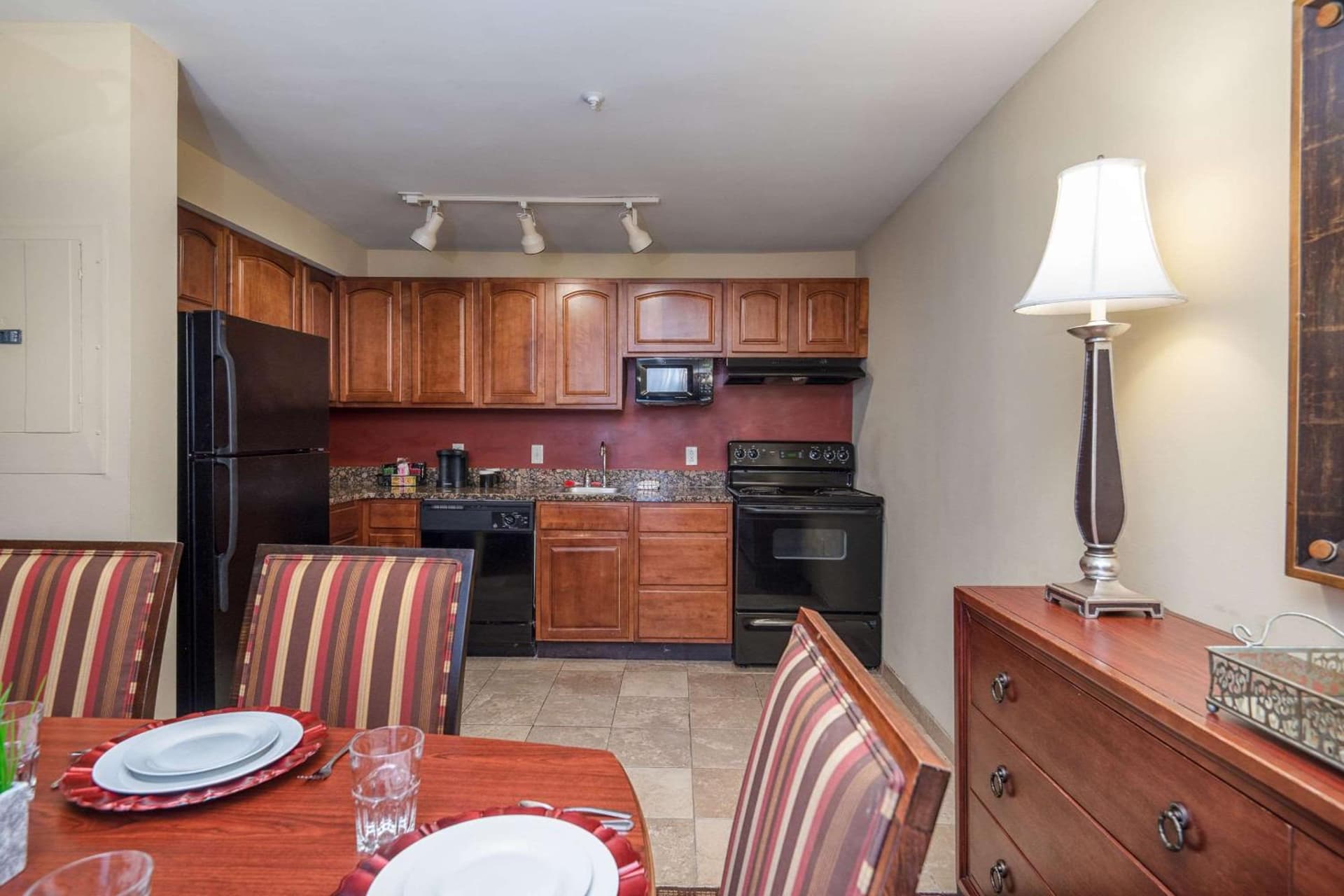 Clarion Collection Hotel Arlington Court Suites gallery photo in Arlington, VA — image 71