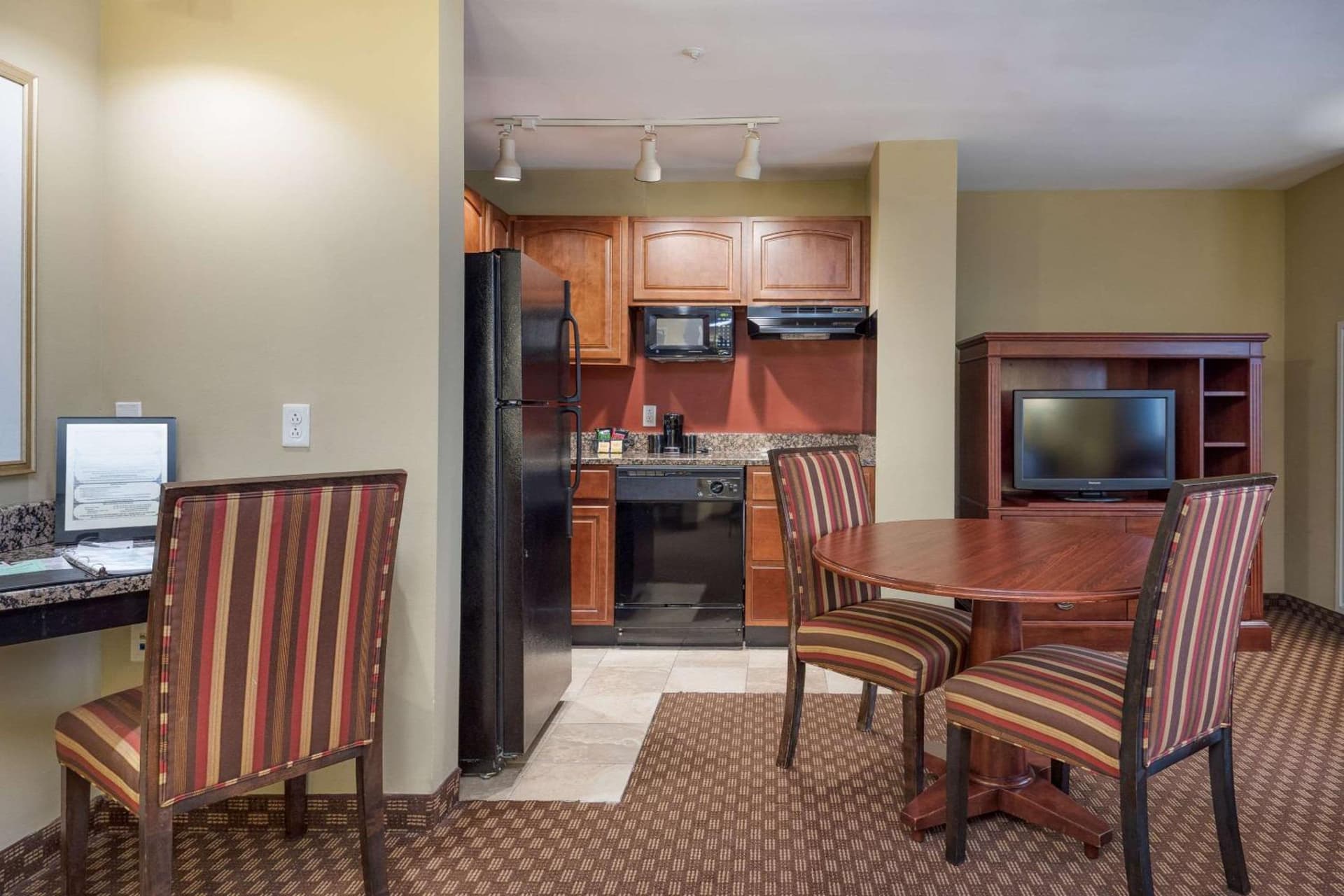 Clarion Collection Hotel Arlington Court Suites gallery photo in Arlington, VA — image 34