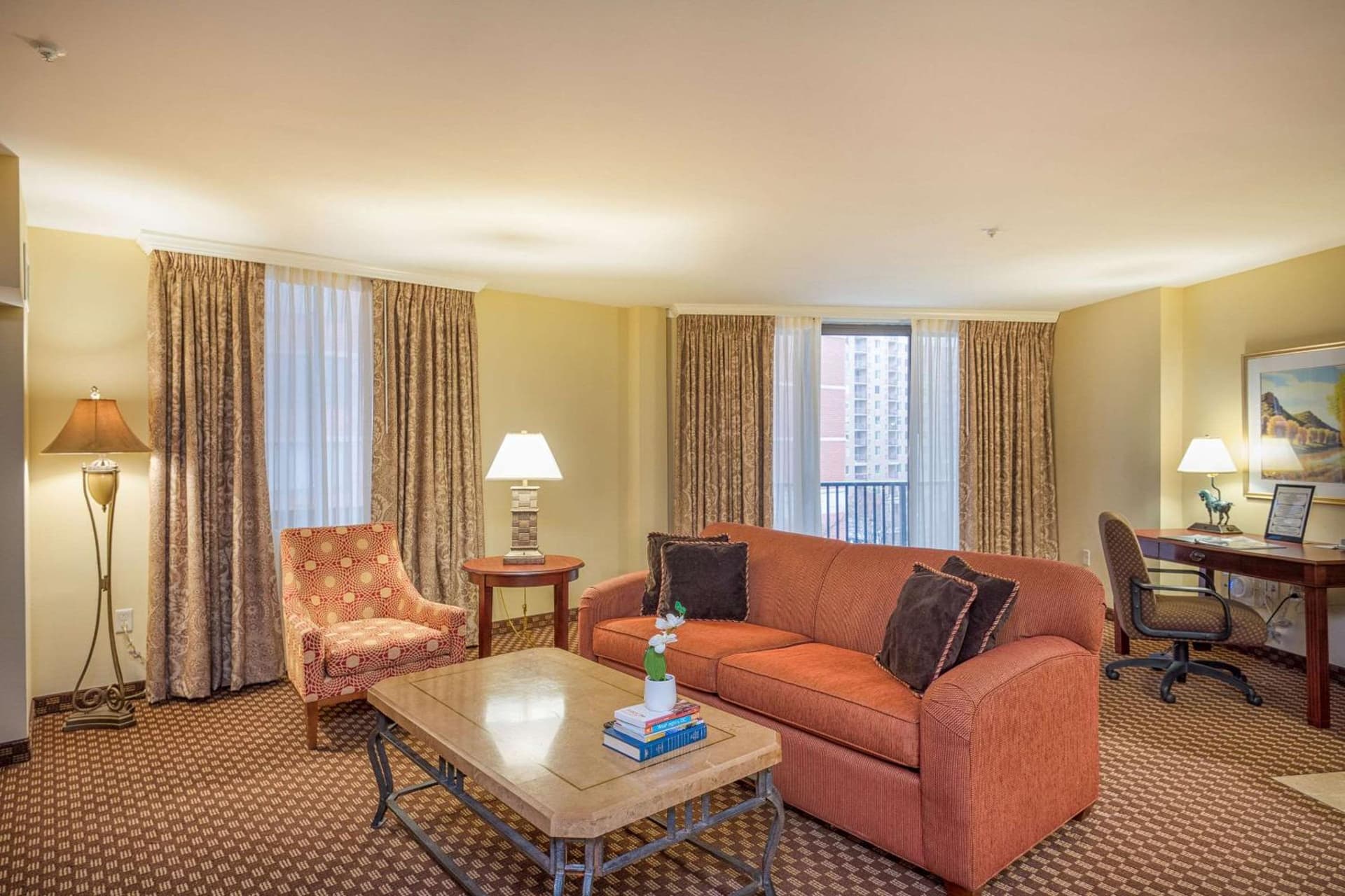 Clarion Collection Hotel Arlington Court Suites gallery photo in Arlington, VA — image 38