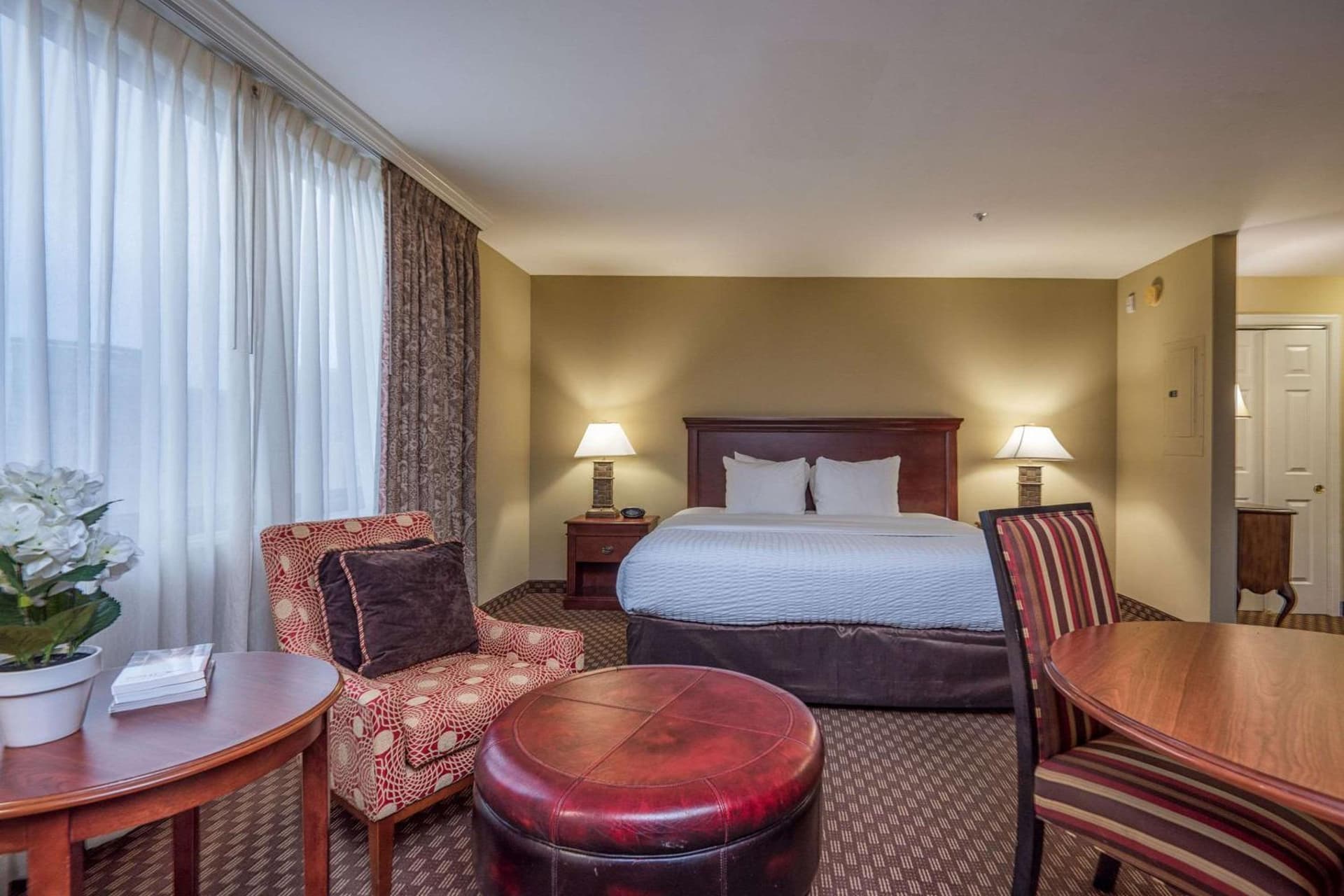 Clarion Collection Hotel Arlington Court Suites gallery photo in Arlington, VA — image 57