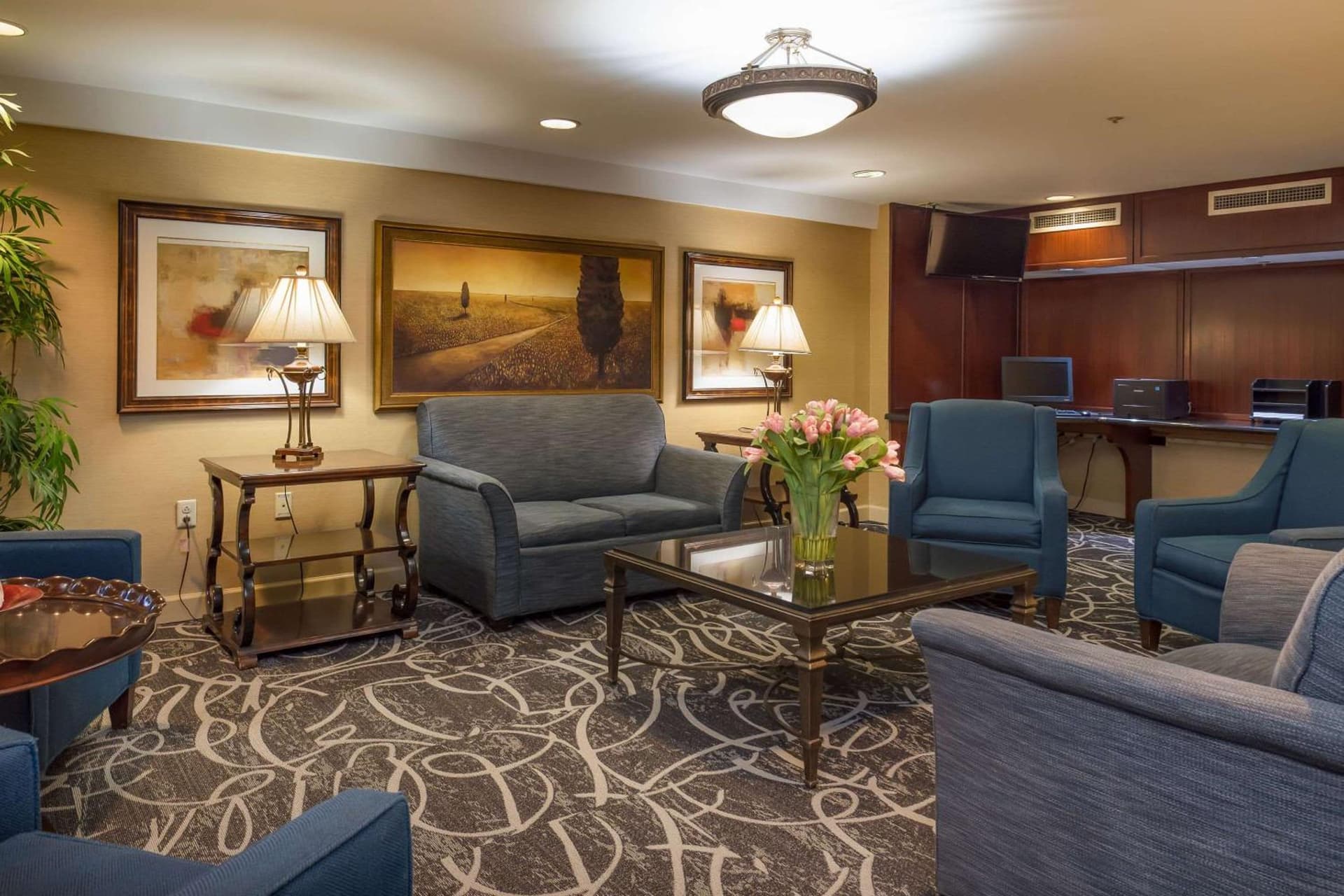 Clarion Collection Hotel Arlington Court Suites gallery photo in Arlington, VA — image 67