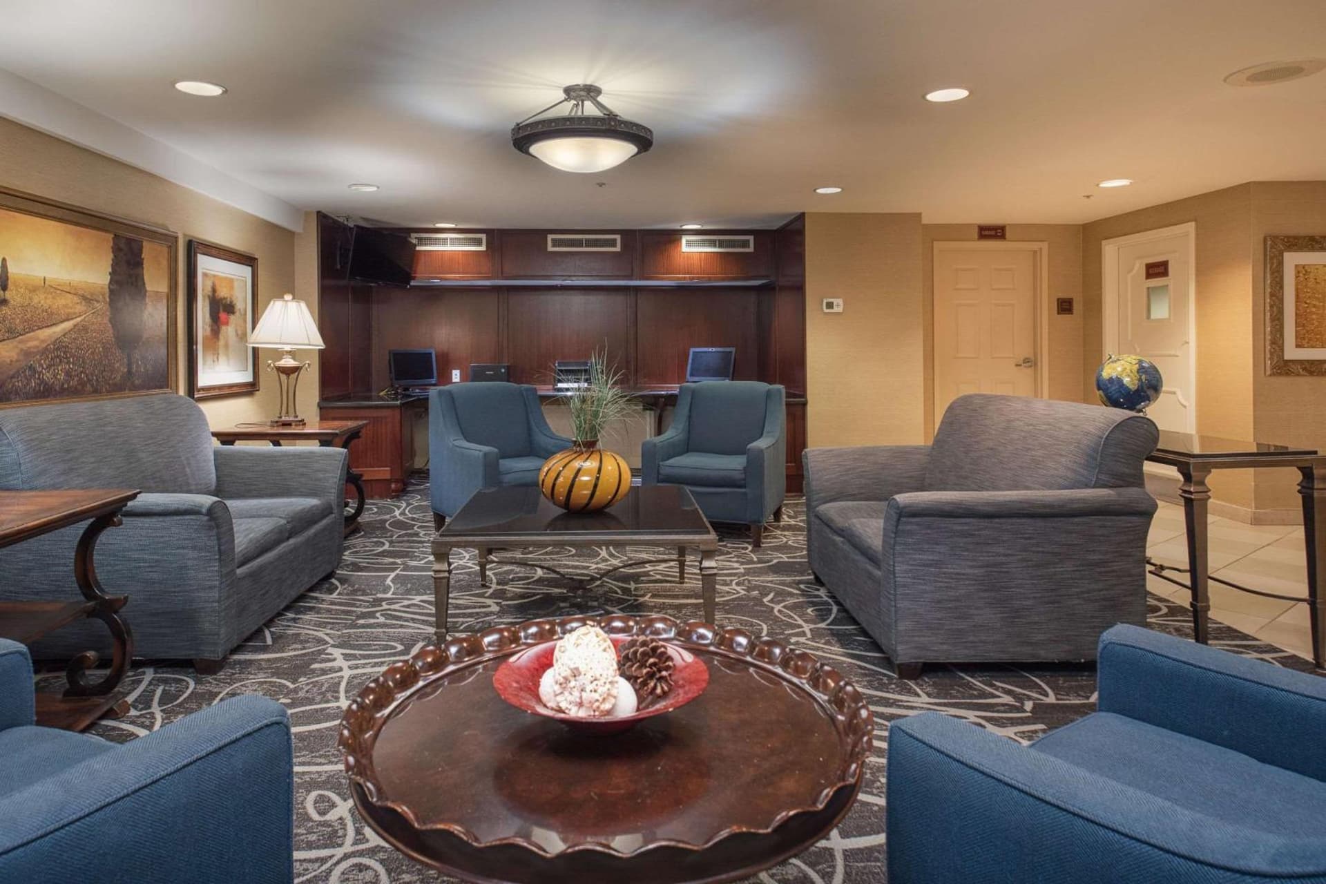 Clarion Collection Hotel Arlington Court Suites gallery photo in Arlington, VA — image 70