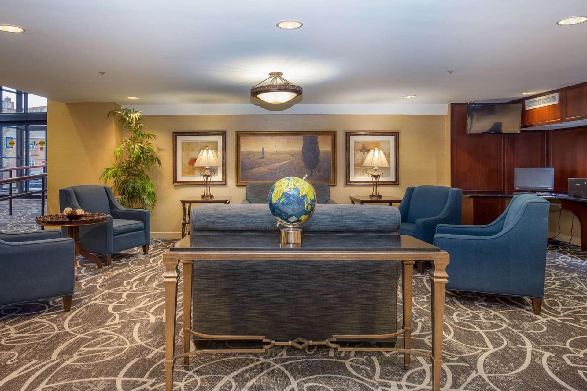 Clarion Collection Hotel Arlington Court Suites gallery photo in Arlington, VA — image 8