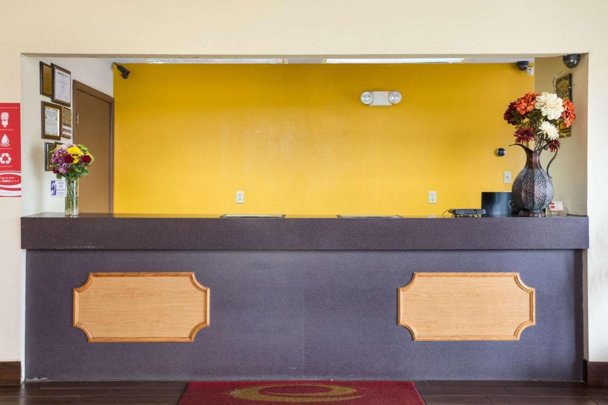 Econo Lodge Saint Robert interior in Saint Robert, MO — gallery photo 2