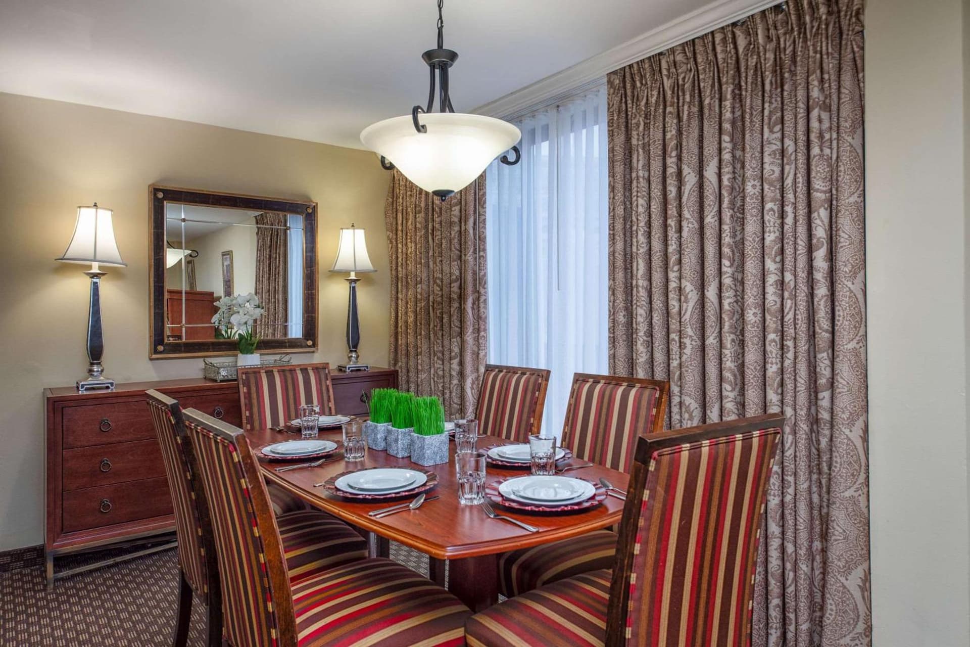 Clarion Collection Hotel Arlington Court Suites gallery photo in Arlington, VA — image 69