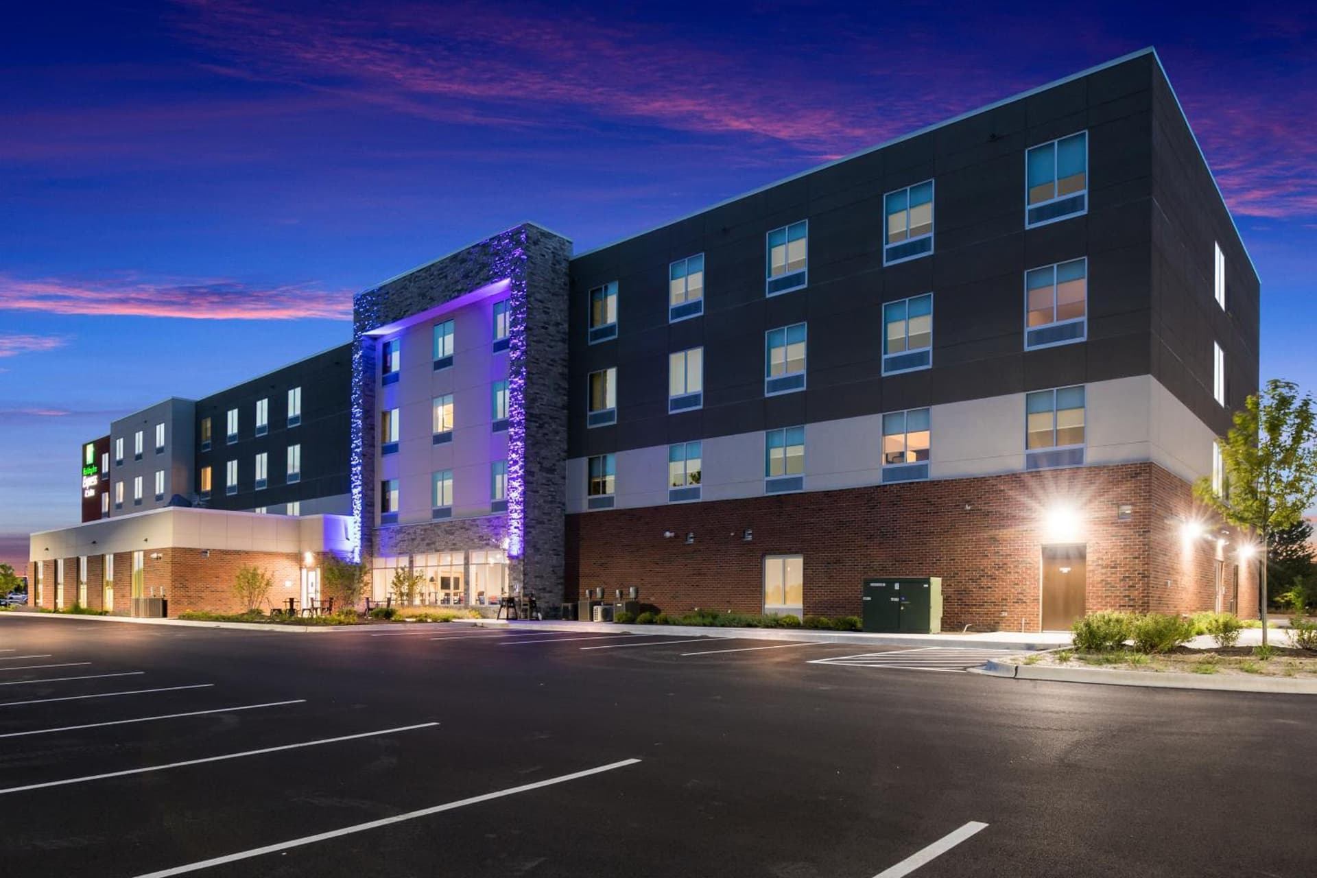 Holiday Inn Express & Suites Chicago - Hoffman Estates by IHG interior in Hoffman Estates, IL — gallery photo 2