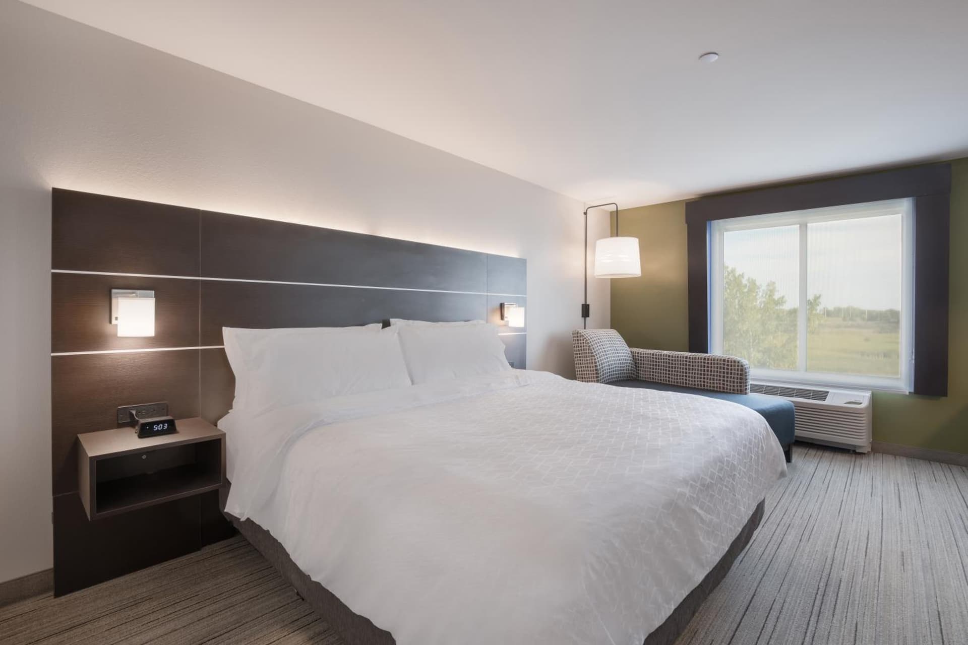 Holiday Inn Express & Suites Chicago - Hoffman Estates by IHG gallery photo in Hoffman Estates, IL — image 4