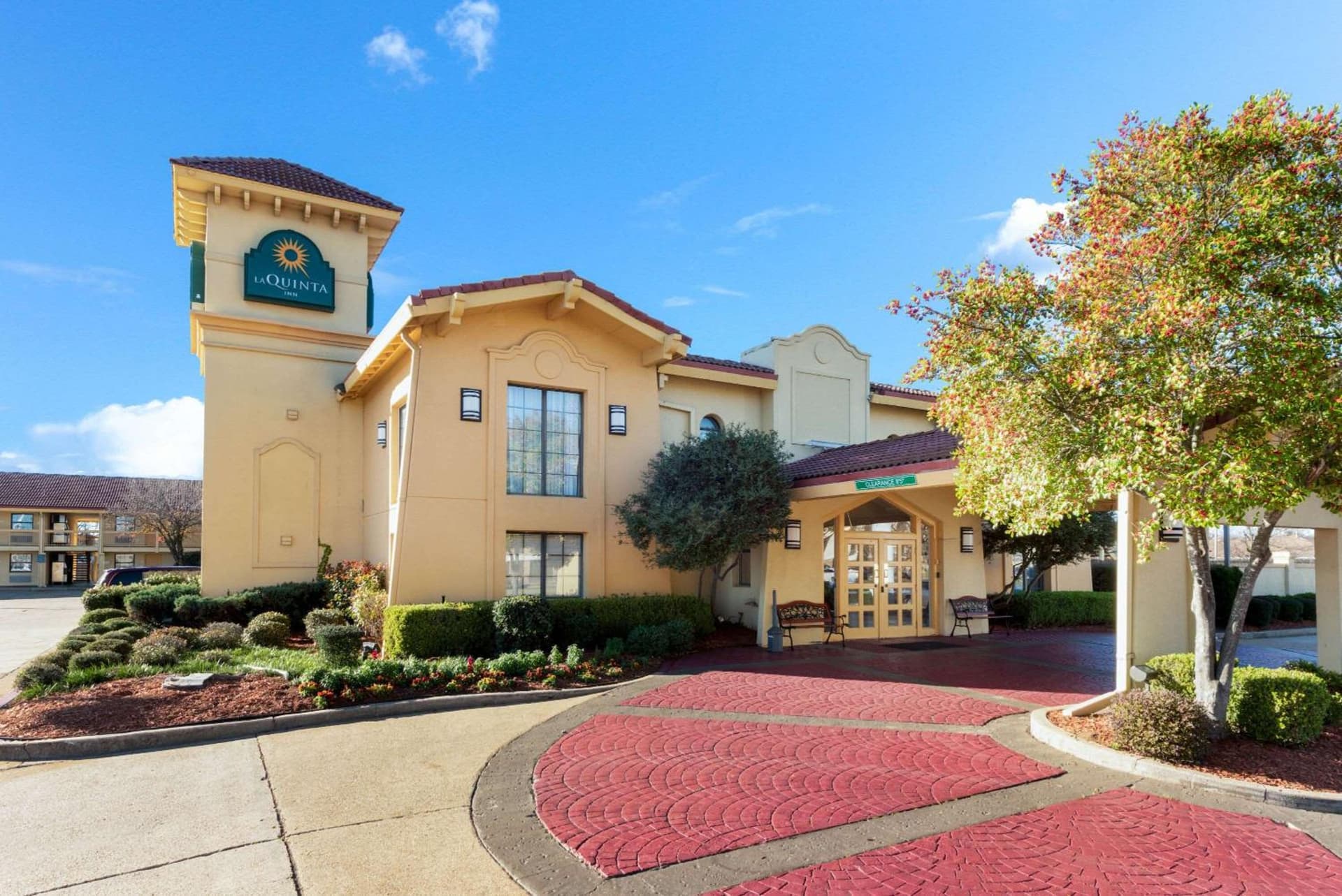 La Quinta Inn by Wyndham Bossier City featured exterior or lobby in Bossier City, LA — similar hotel