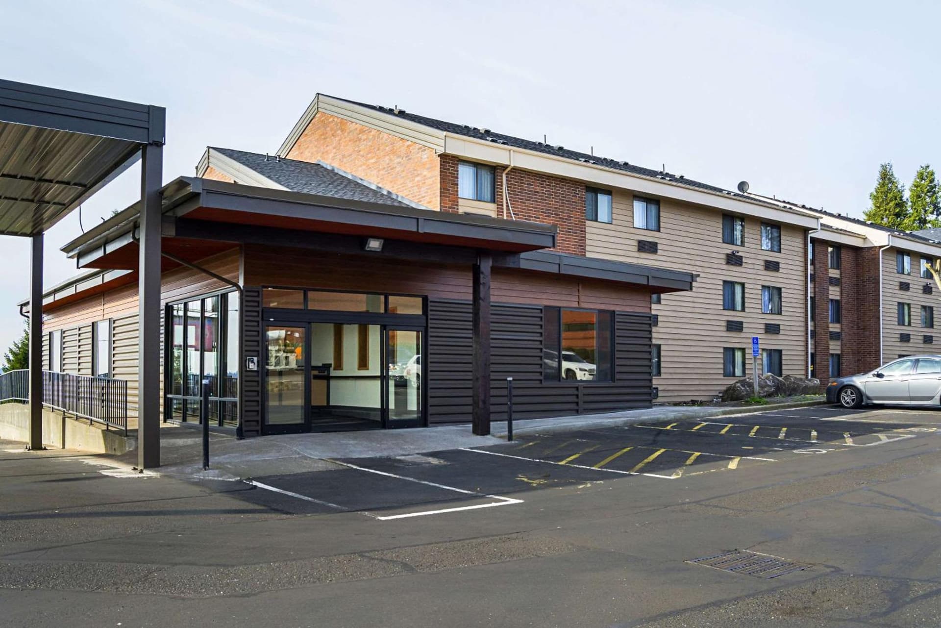 Quality Inn & Suites Clackamas - Portland property views in Clackamas, OR — gallery photo 3