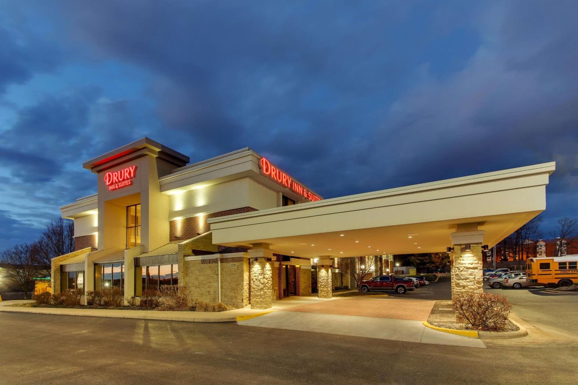 Drury Inn & Suites Poplar Bluff featured exterior or lobby in Poplar Bluff, MO — similar hotel