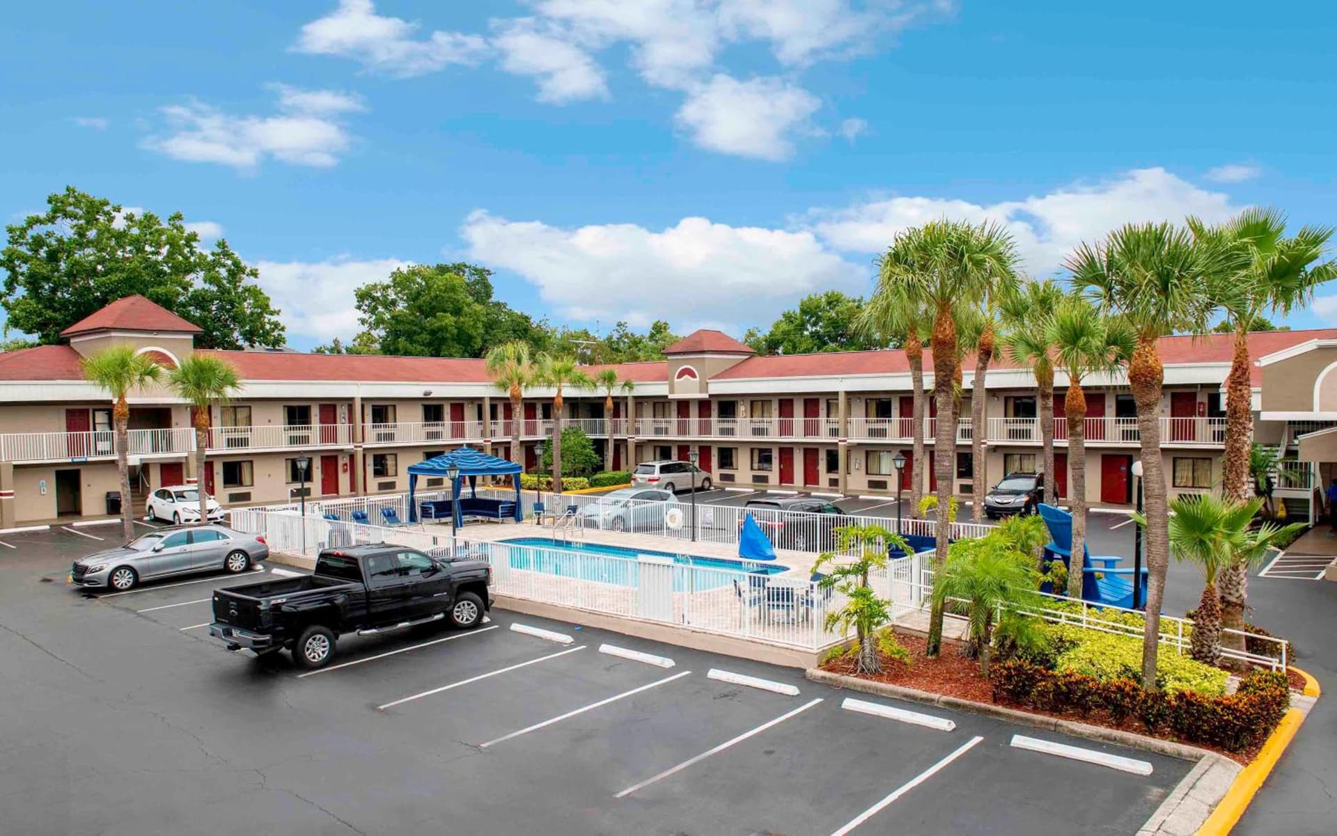 Hotel South Tampa & Suites property views in Tampa, FL — gallery photo 3