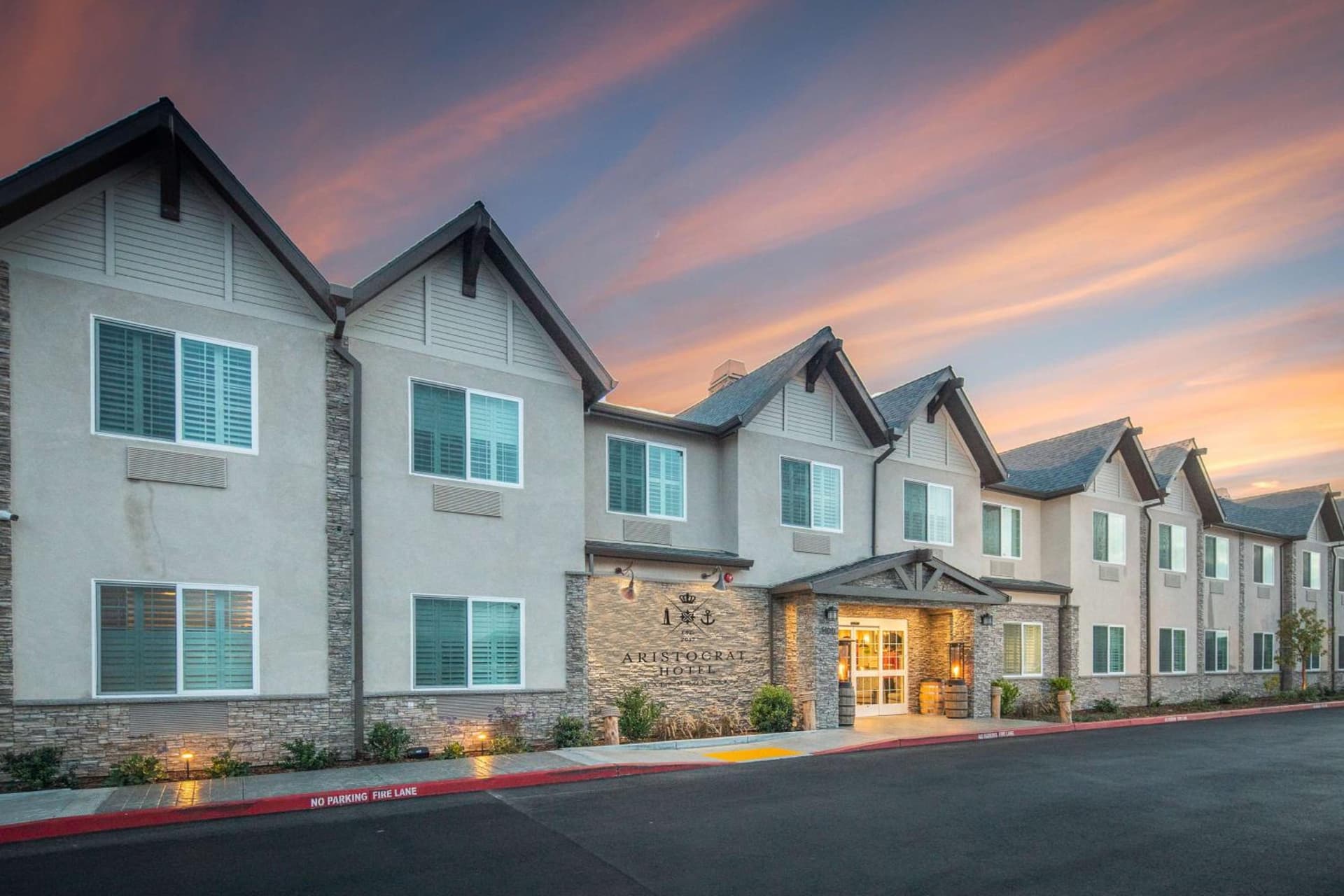 Aristocrat Hotel, BW Signature Collection featured exterior or lobby in Half Moon Bay, CA — similar hotel