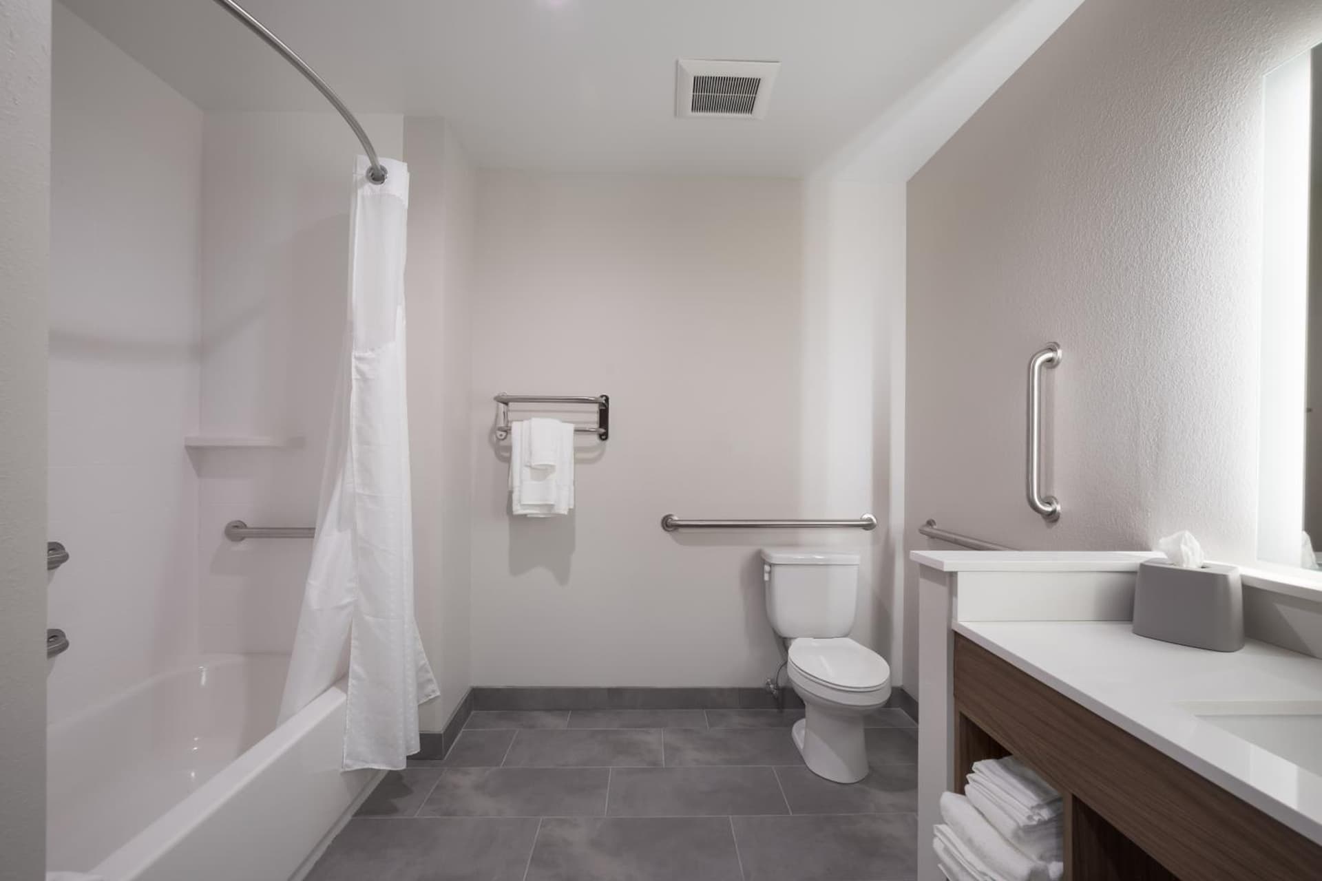 Holiday Inn Express & Suites Chicago - Hoffman Estates by IHG gallery photo in Hoffman Estates, IL — image 33