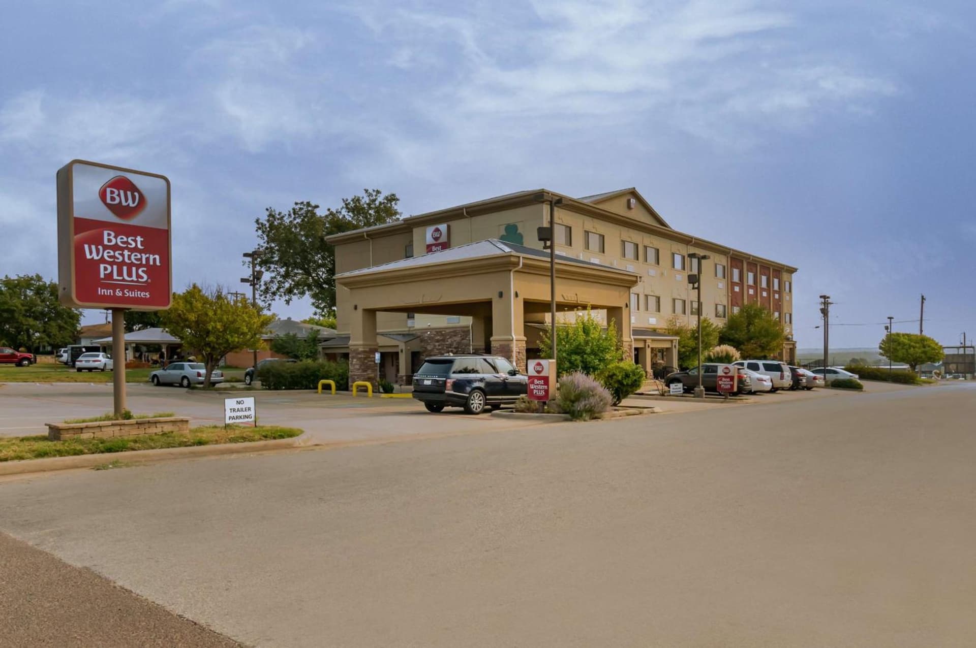 Best Western Plus Shamrock Inn & Suites interior in Shamrock, TX — gallery photo 2