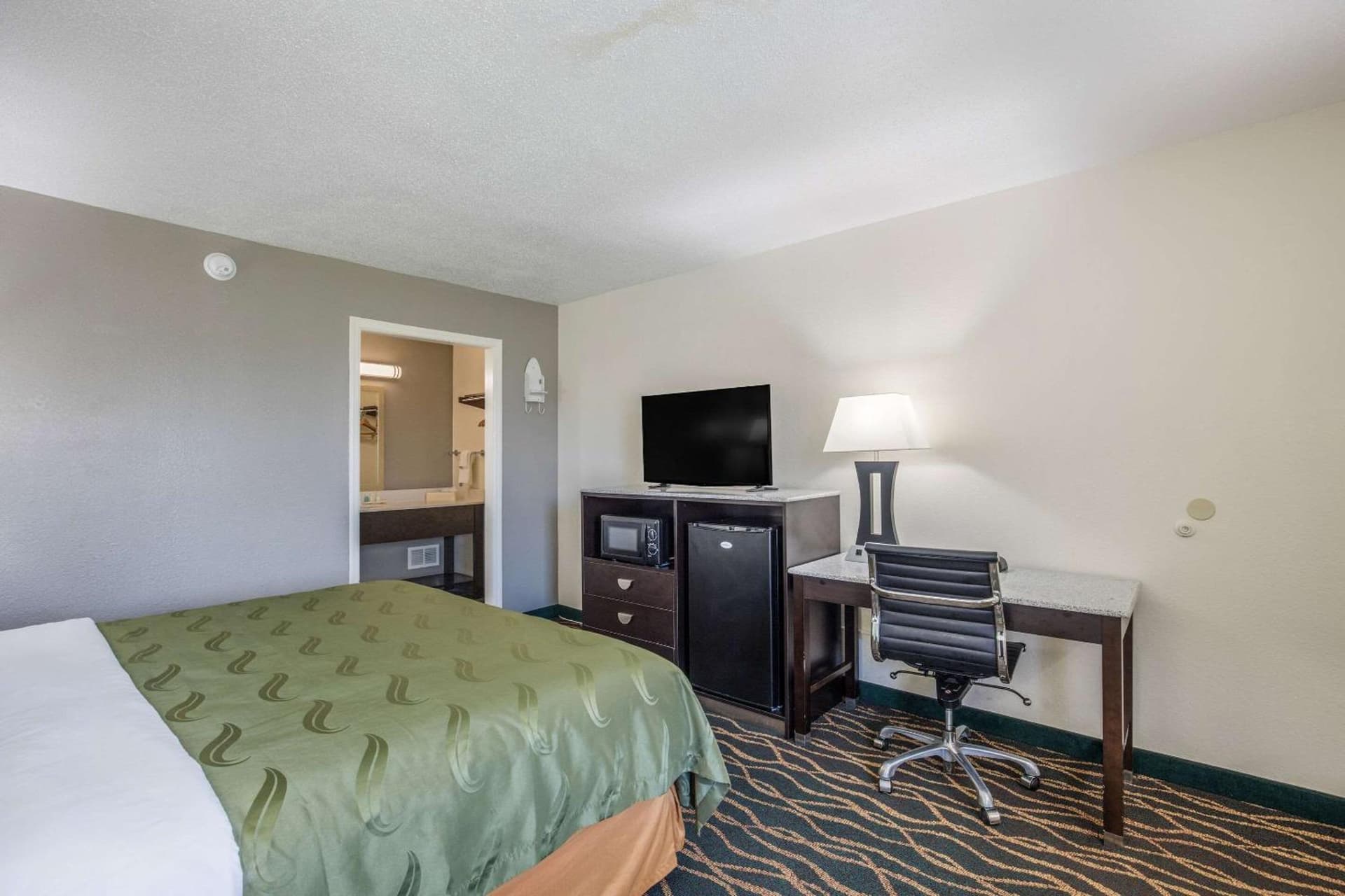 Quality Inn & Suites Conference Center Thomasville property views in Thomasville, GA — gallery photo 3