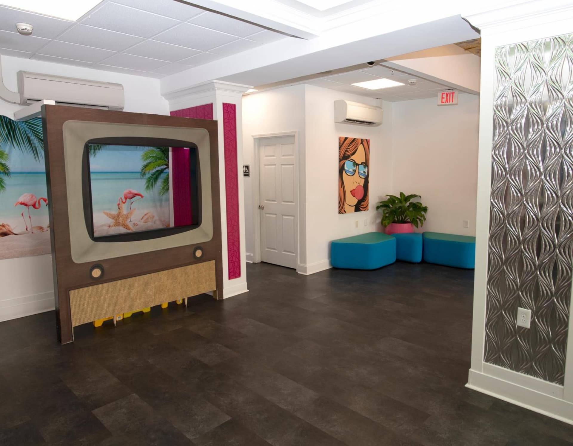 Aqua Beach Inn interior in Myrtle Beach, SC — gallery photo 2