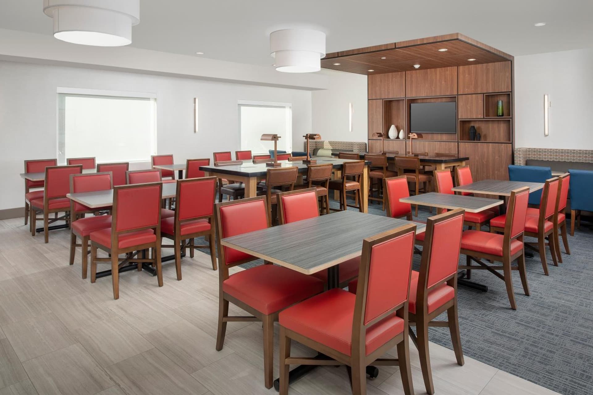Holiday Inn Express Hotel & Suites Puyallup (Tacoma Area) by IHG gallery photo in Puyallup, WA — image 22
