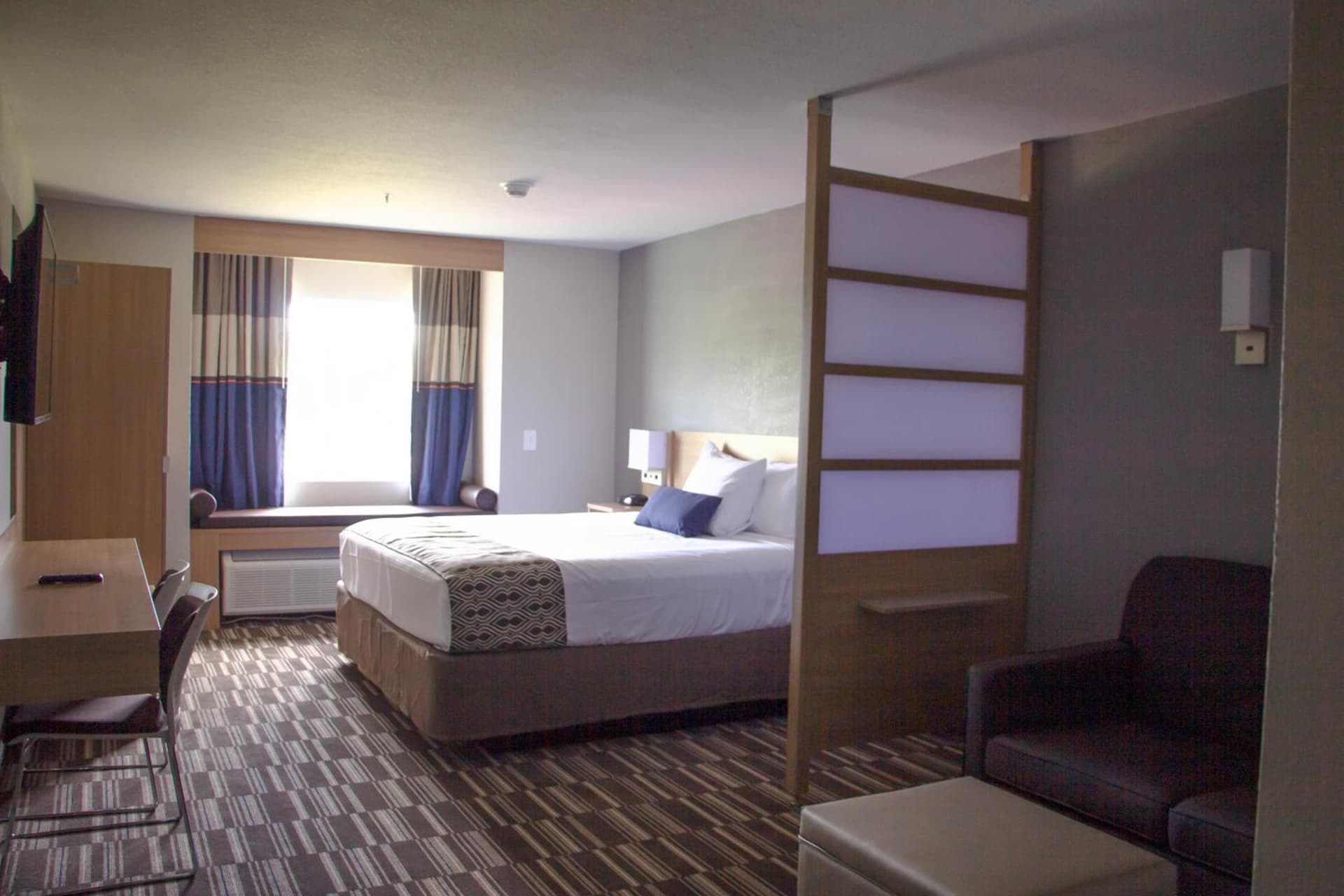 Microtel Inn & Suites by Wyndham Camp Lejeune/Jacksonville gallery photo in Jacksonville, NC — image 26