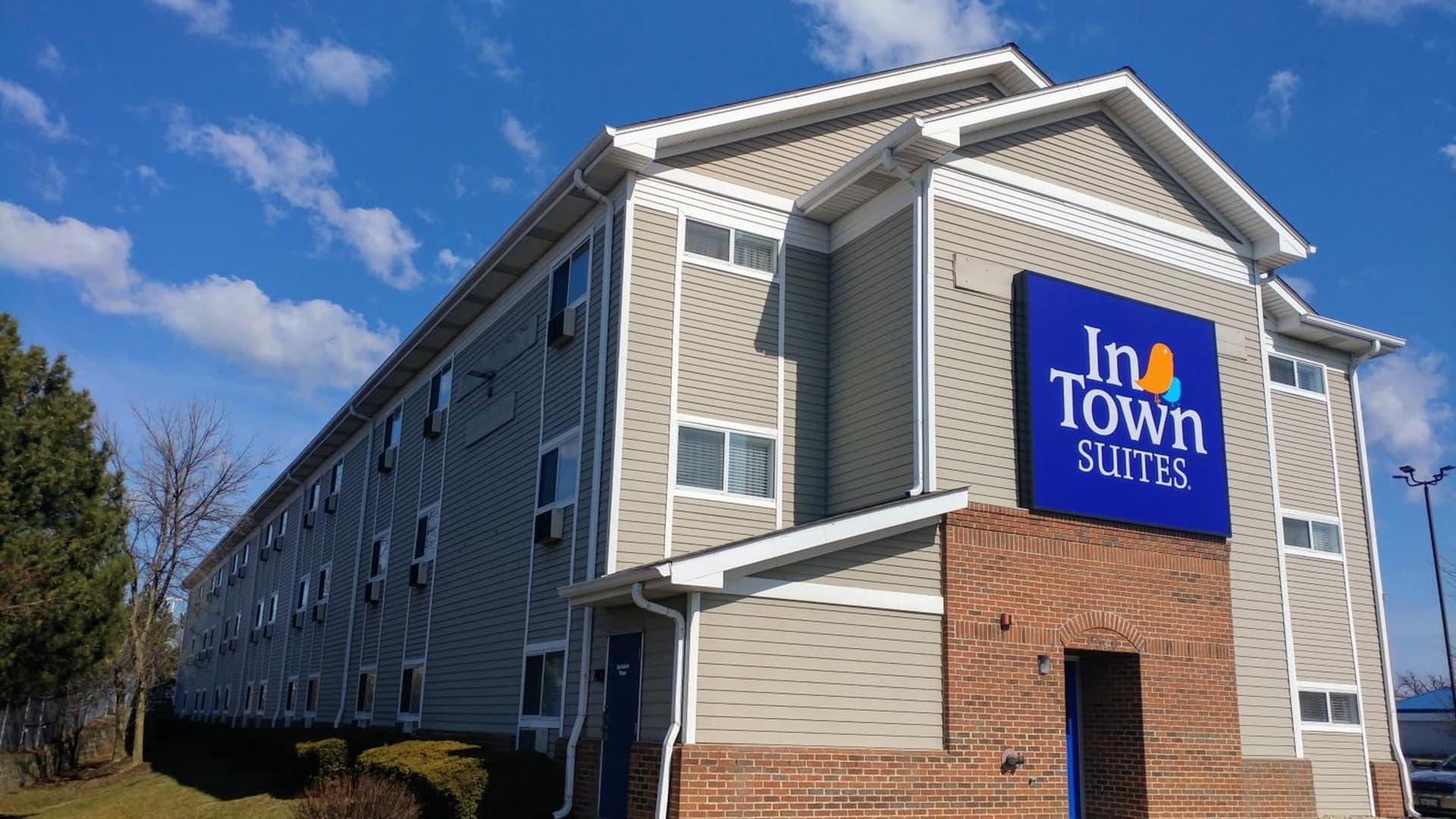 InTown Suites Extended Stay Chicago IL - Downers Grove interior in Downers Grove, IL — gallery photo 2