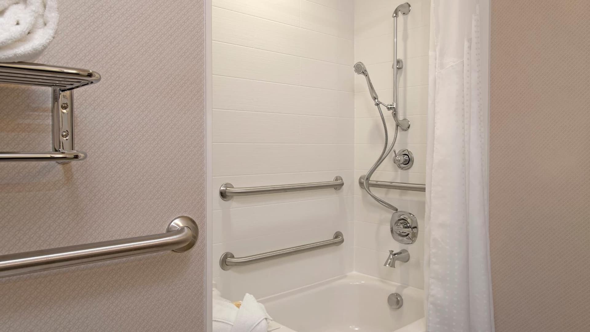 Holiday Inn Indianapolis Airport by IHG gallery photo in Indianapolis, IN — image 28