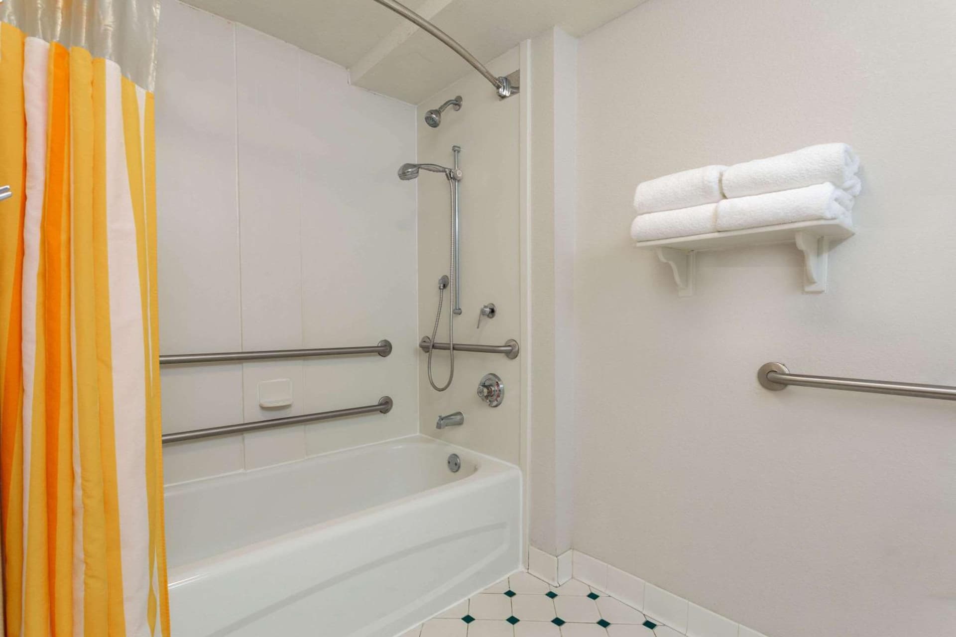 La Quinta by Wyndham Lakeland West gallery photo in Lakeland, FL — image 19