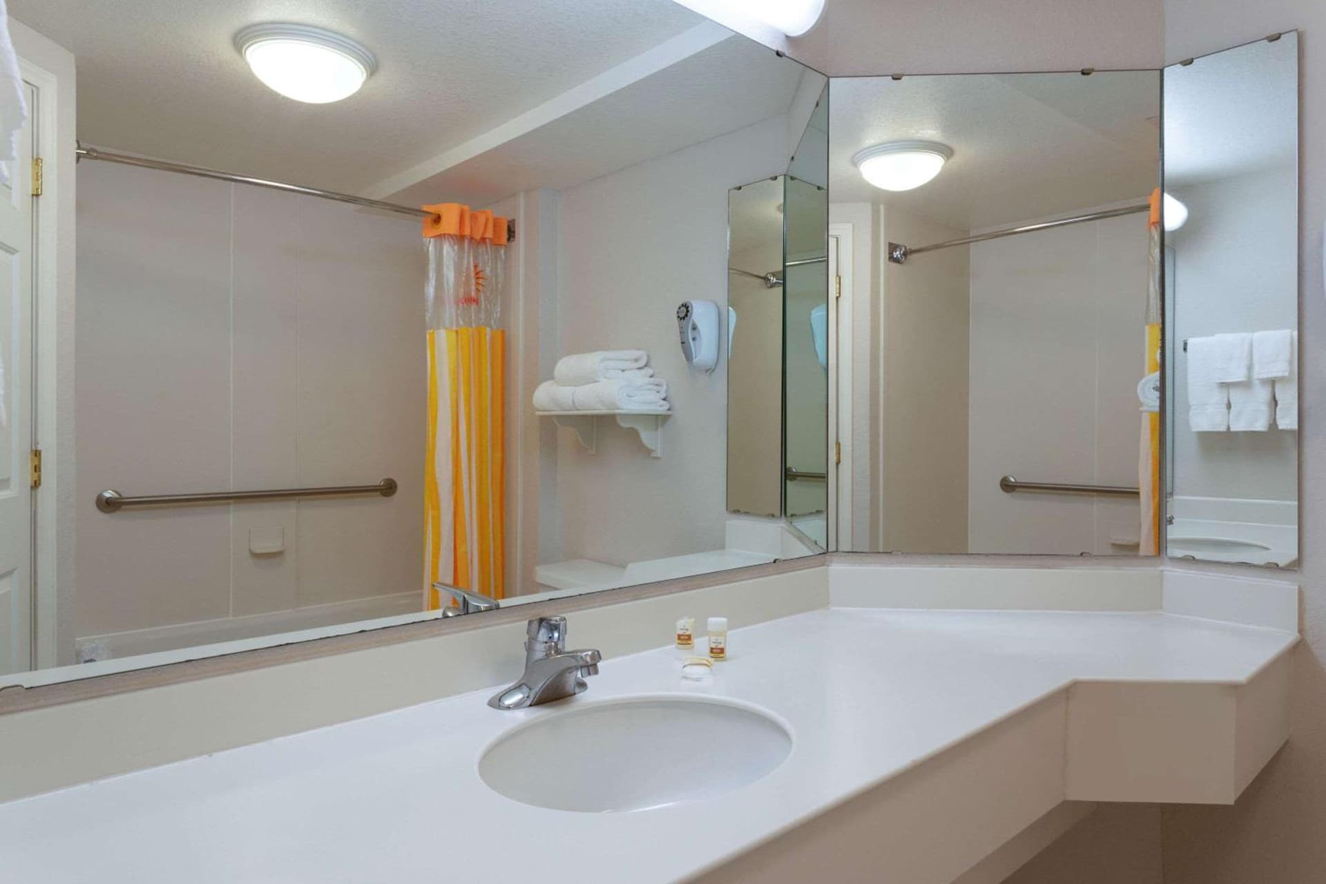 La Quinta by Wyndham Lakeland West gallery photo in Lakeland, FL — image 6