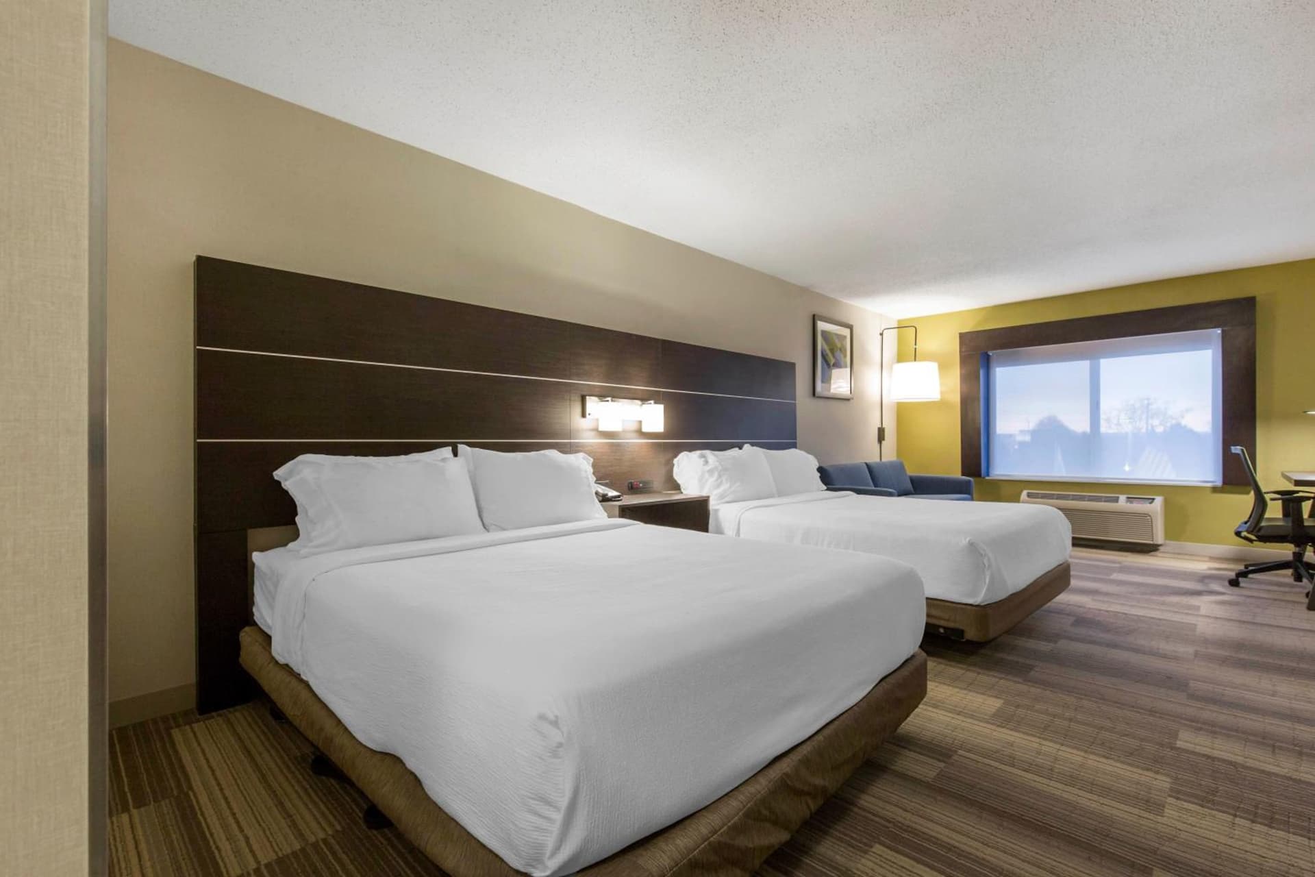 Holiday Inn Express & Suites Chicago West - St Charles by IHG gallery photo in Saint Charles, IL — image 18