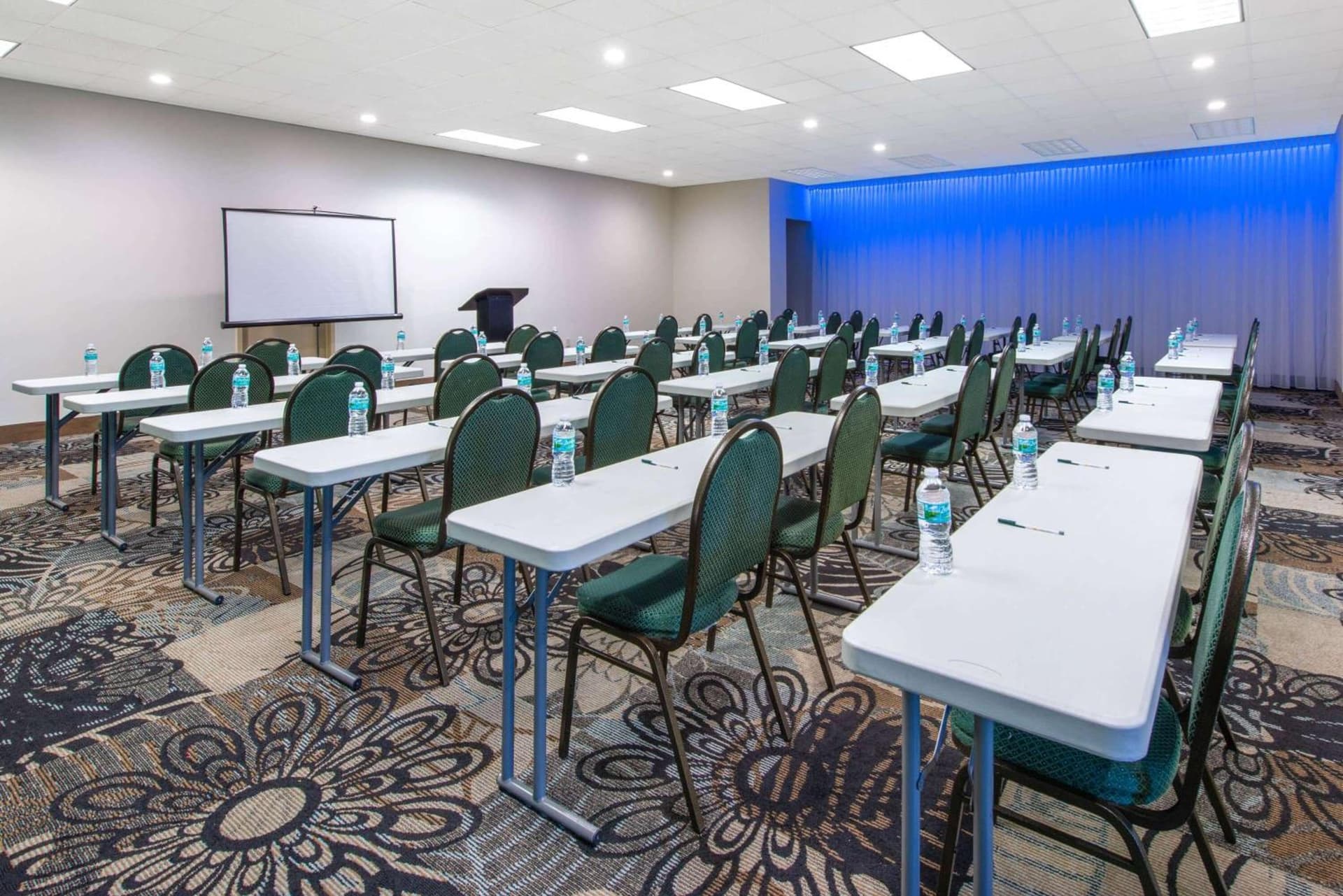 La Quinta by Wyndham Clearwater Central gallery photo in Clearwater, FL — image 9